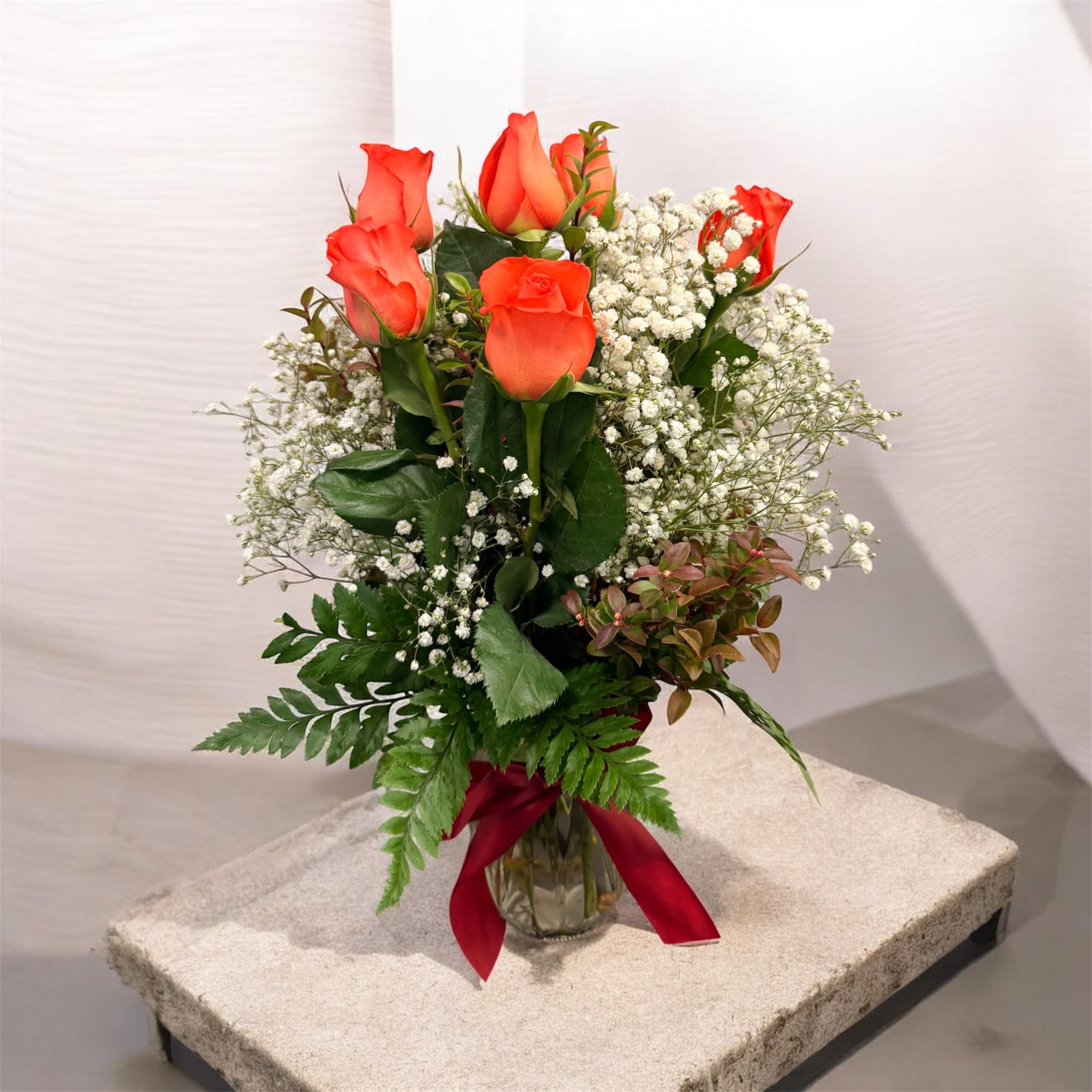 Half Dozen Special AR2601 - Half dozen fresh South American roses arranged in glass vase. Other color available:Red, pink, white, lavender, yellow. Please indicate in Special Instruction Page. 