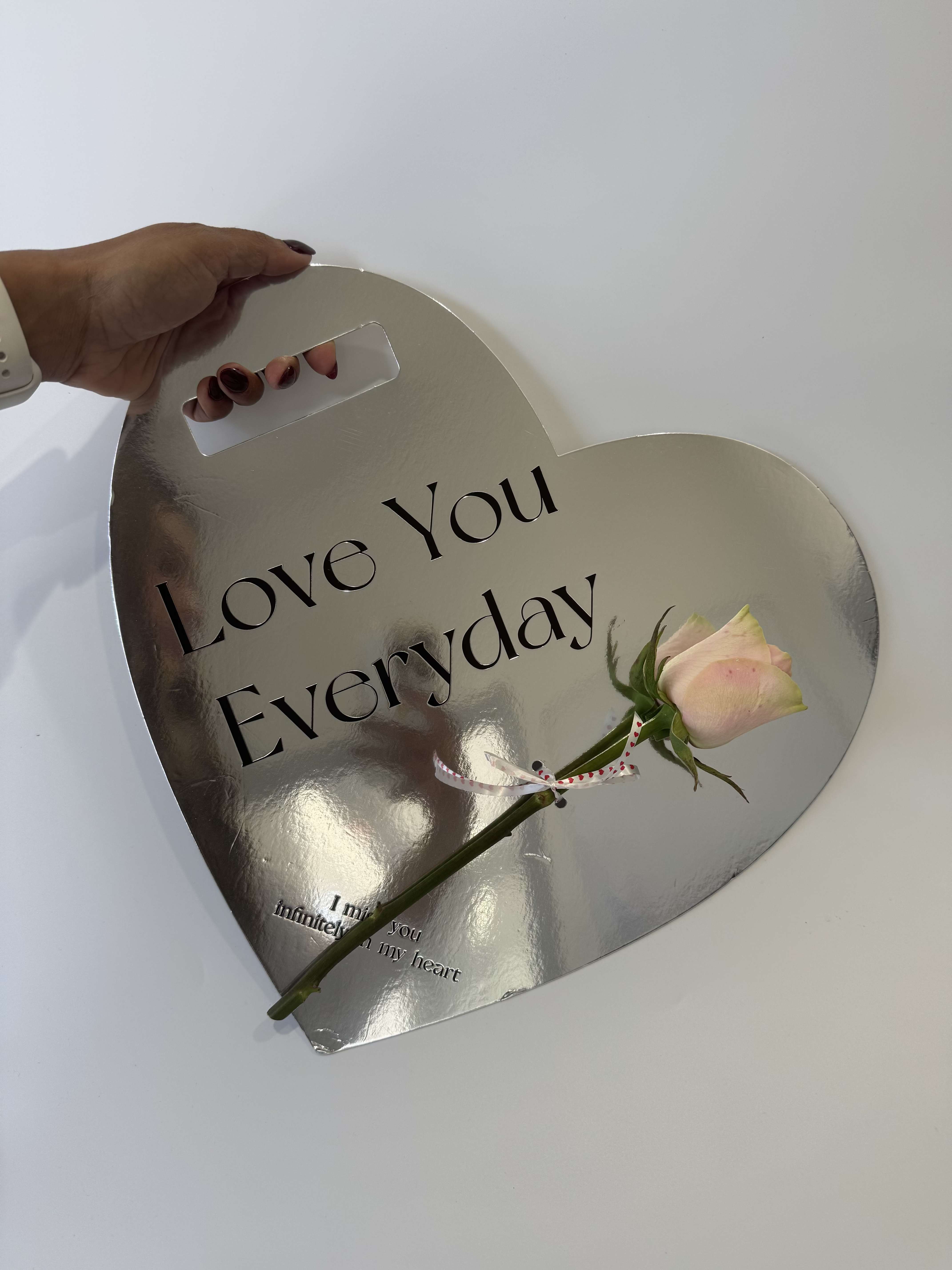 Corazon Plateado - Silver heart with a rose 