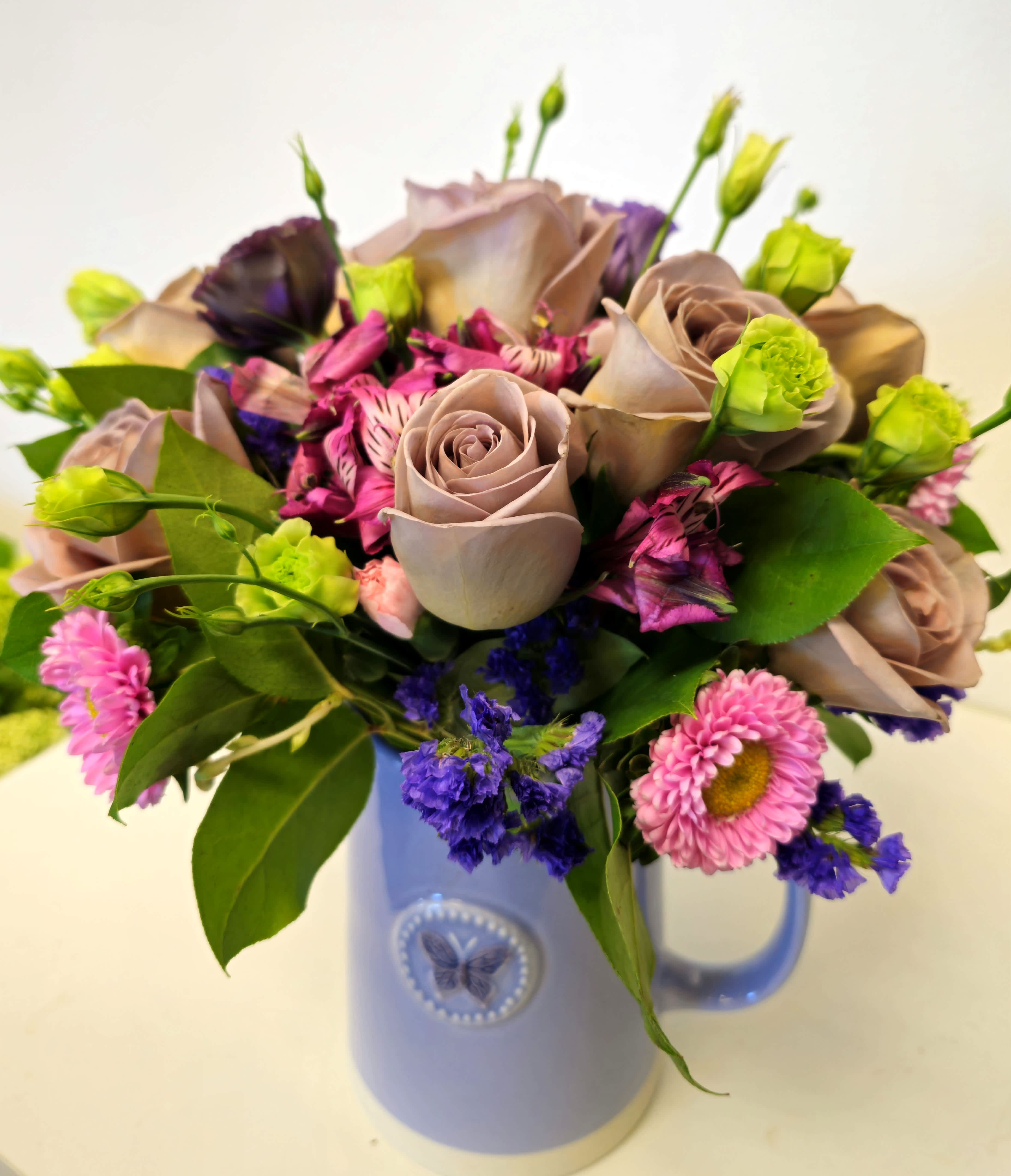 Beautiful arrangement in clay vase - Brighten any space with our Beautiful Arrangement in Clay Vase. This stunning display features a mix of fresh, vibrant flowers, artistically arranged in a handcrafted clay vase. Perfect for adding a touch of natural elegance to your home or as a thoughtful gift. The timeless charm of the clay vase makes this arrangement a lasting delight.