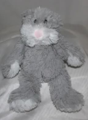 Cat Warmie Jr. - Junior Warmies are the world's best-selling heat-able soft toys. They are gently scented with French lavender, known for its wonderful fragrance and calming characteristics. Just heat in the microwave, and enjoy the cuddly warmth and soothing fragrance. They can also be chilled and used as a little ice pack. Junior Warmies are up to 9" tall.