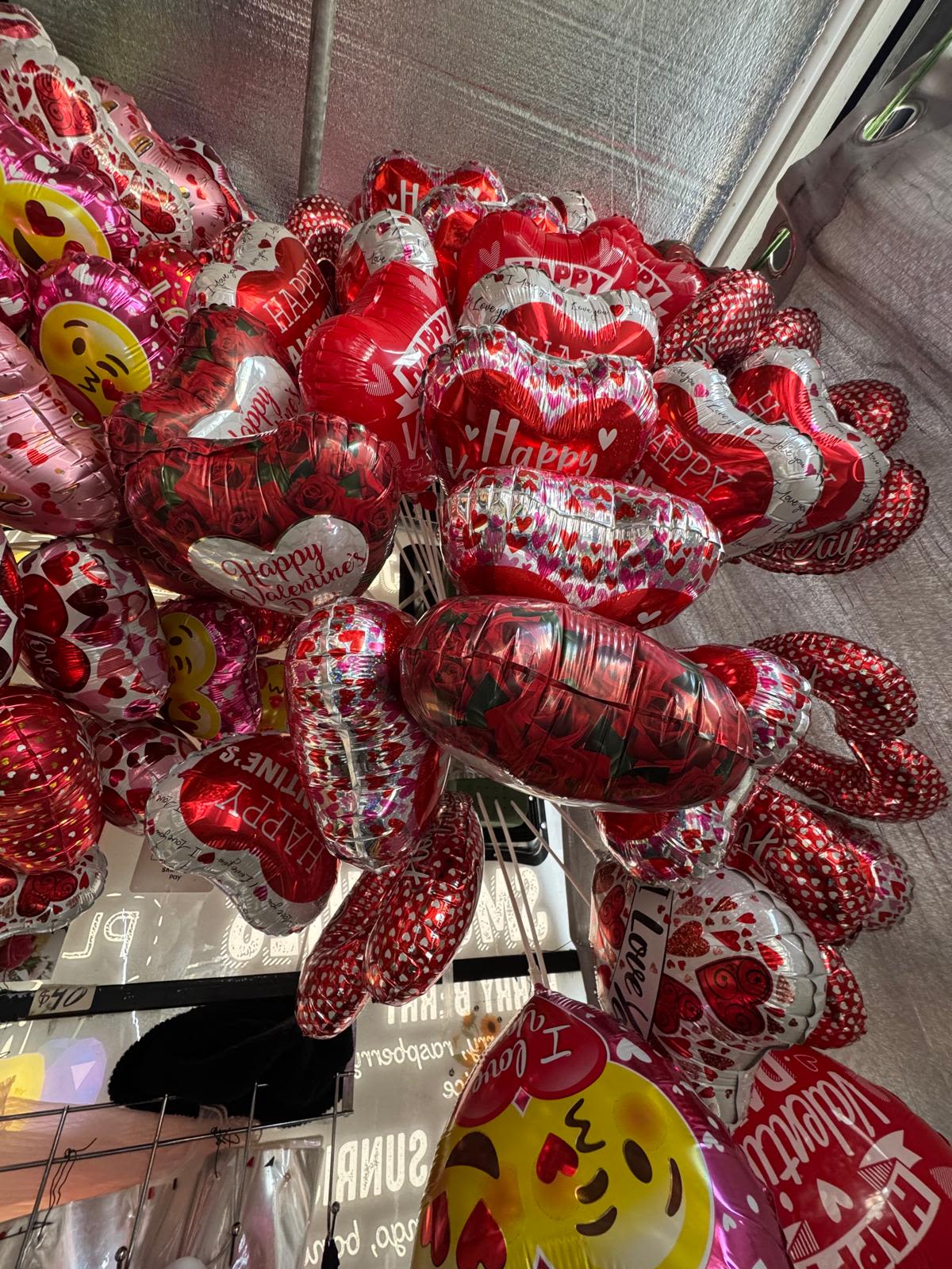 Love Bubbles Sticks - These heart-shaped balloons, attached to a slender stick, float like joyful bubbles of love. With vibrant colors and a shiny finish, they deliver a heartfelt hug in the form of a floating gesture!