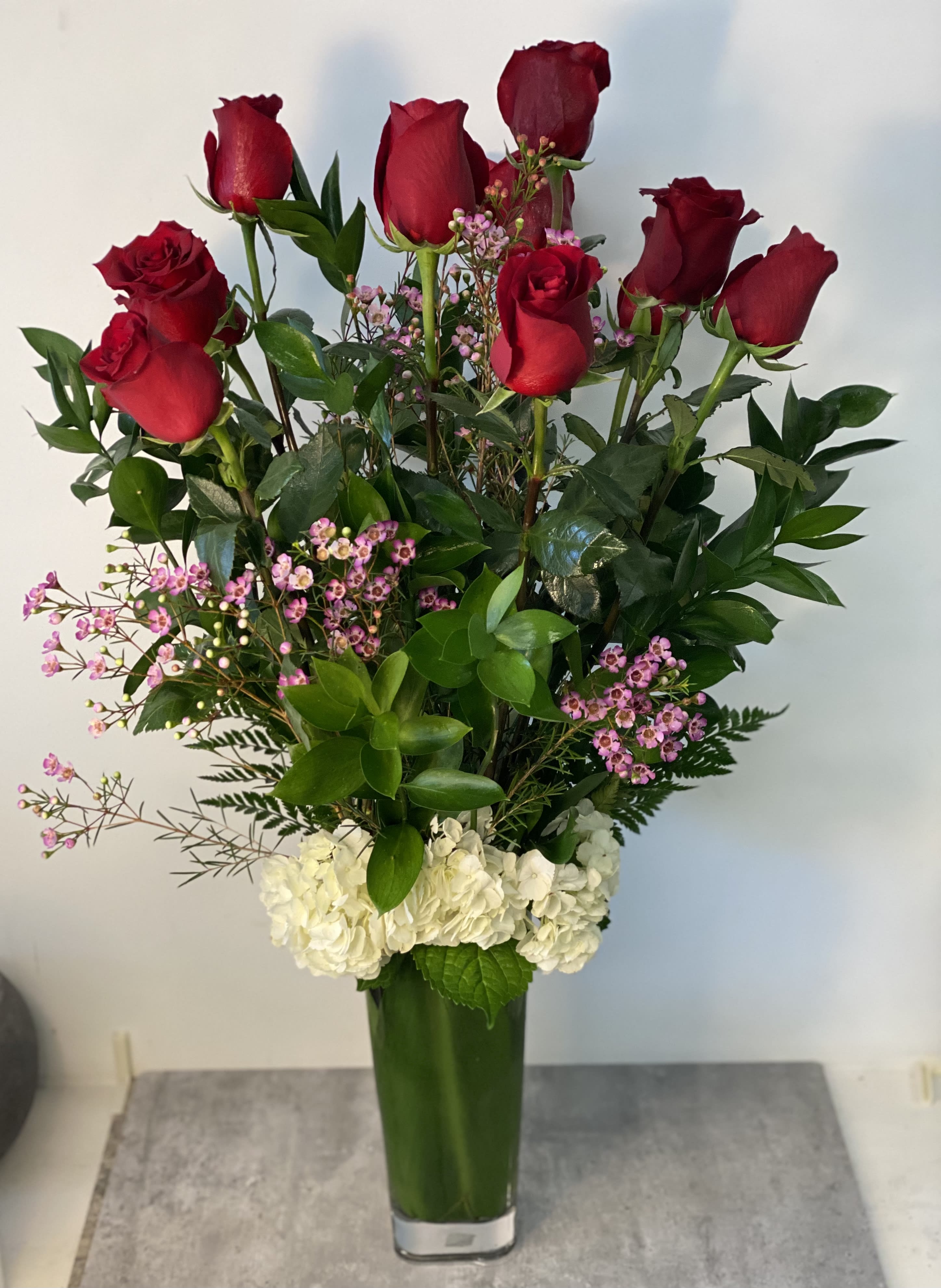 Red roses-Dozen....... - Standard- Your order will be arranged approximately as shown on our website