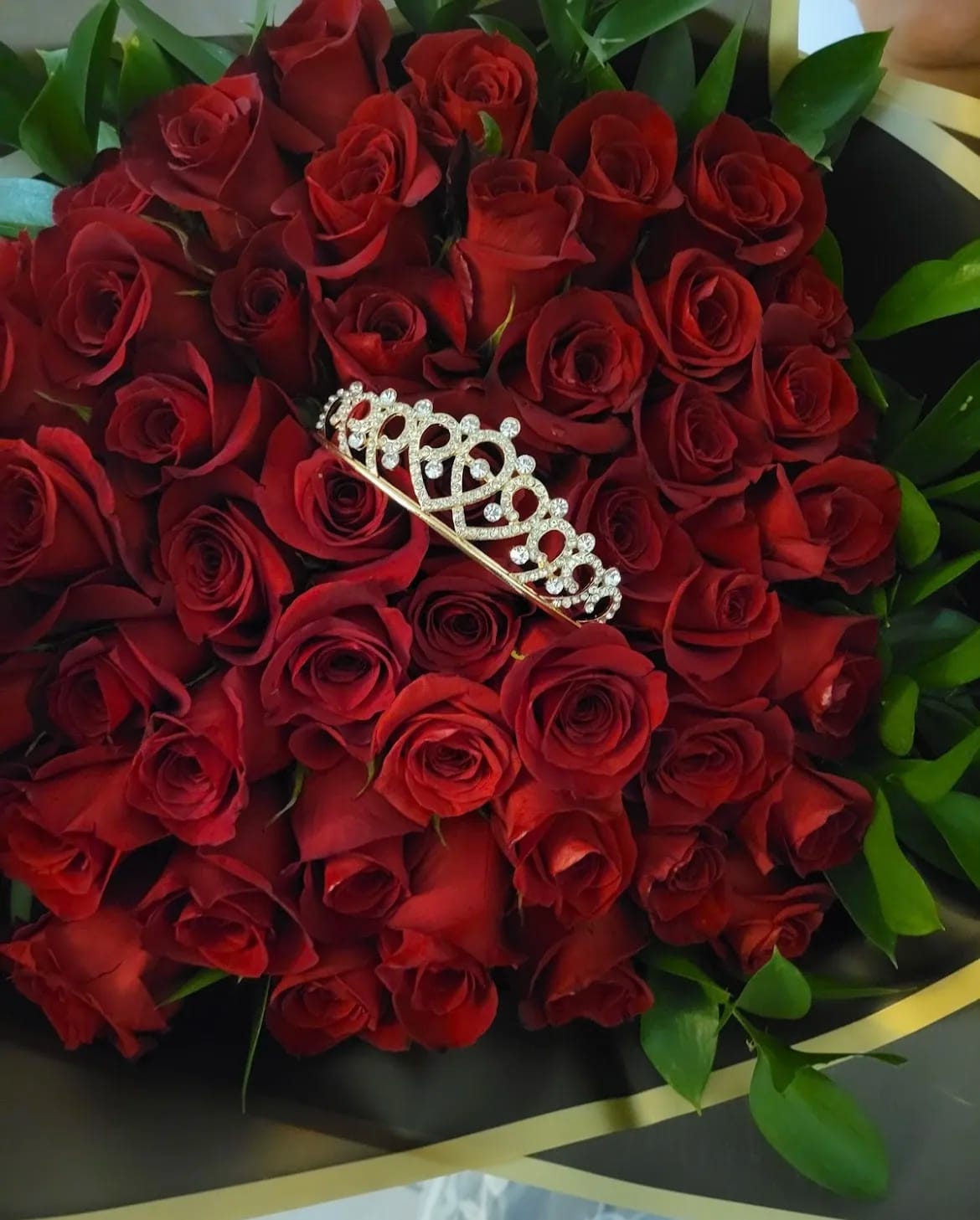 Ramo Buchon - delicate bouquet of roses wrapped in Korean paper with a bow, wear a beautiful crown, order it in your favorite color