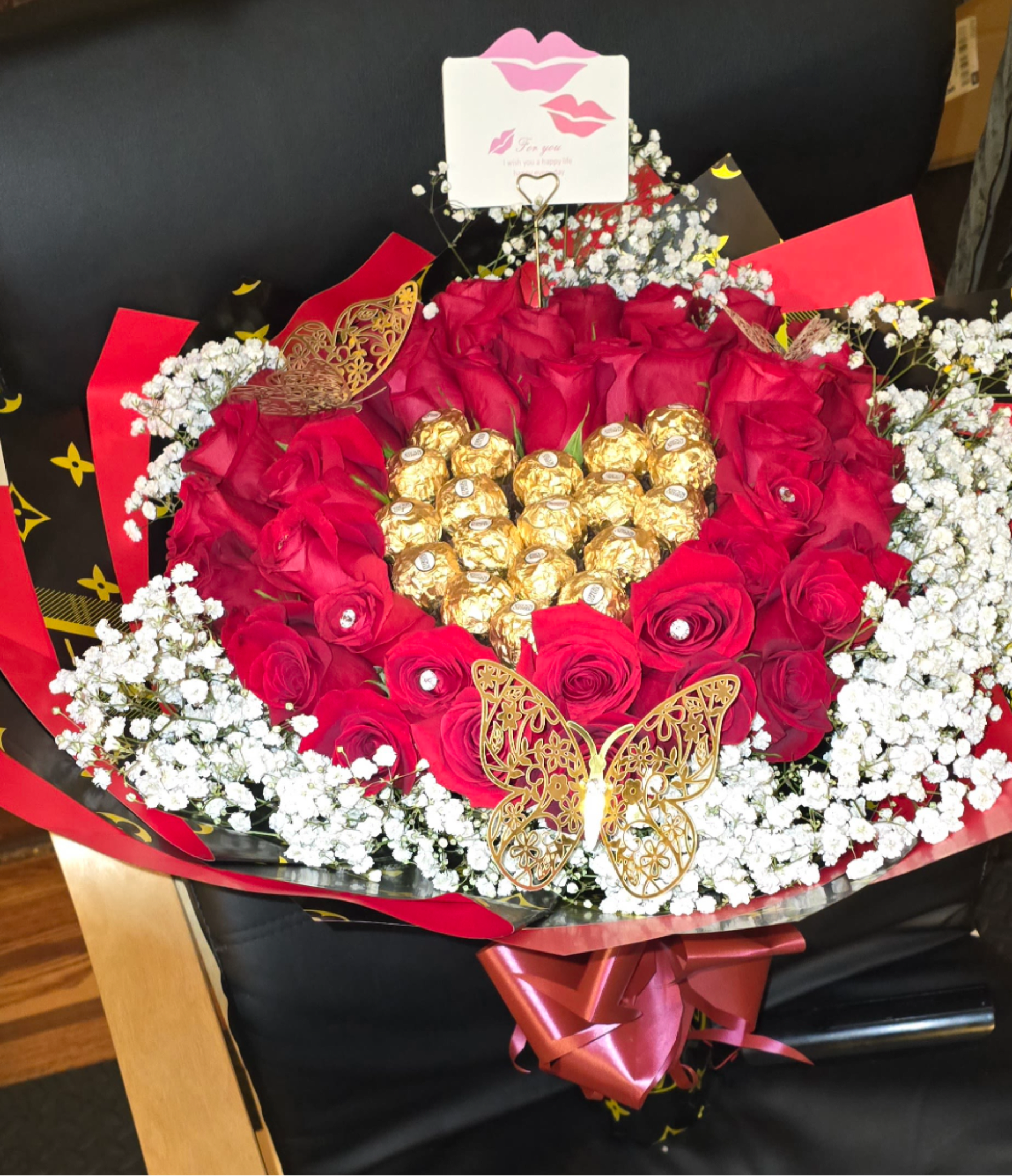 Impressive bouquet - An impressive, opulent bouquet of selected red roses, designed in a perfect dome shape that symbolizes boundless love. At its center, a heart of Ferrero Rocher chocolates adds a touch of elegance and sweetness. Wrapped in layers of Korean paper and adorned with butterflies and rhinestones, this design is created for those who are not afraid to show the depth of their feelings.