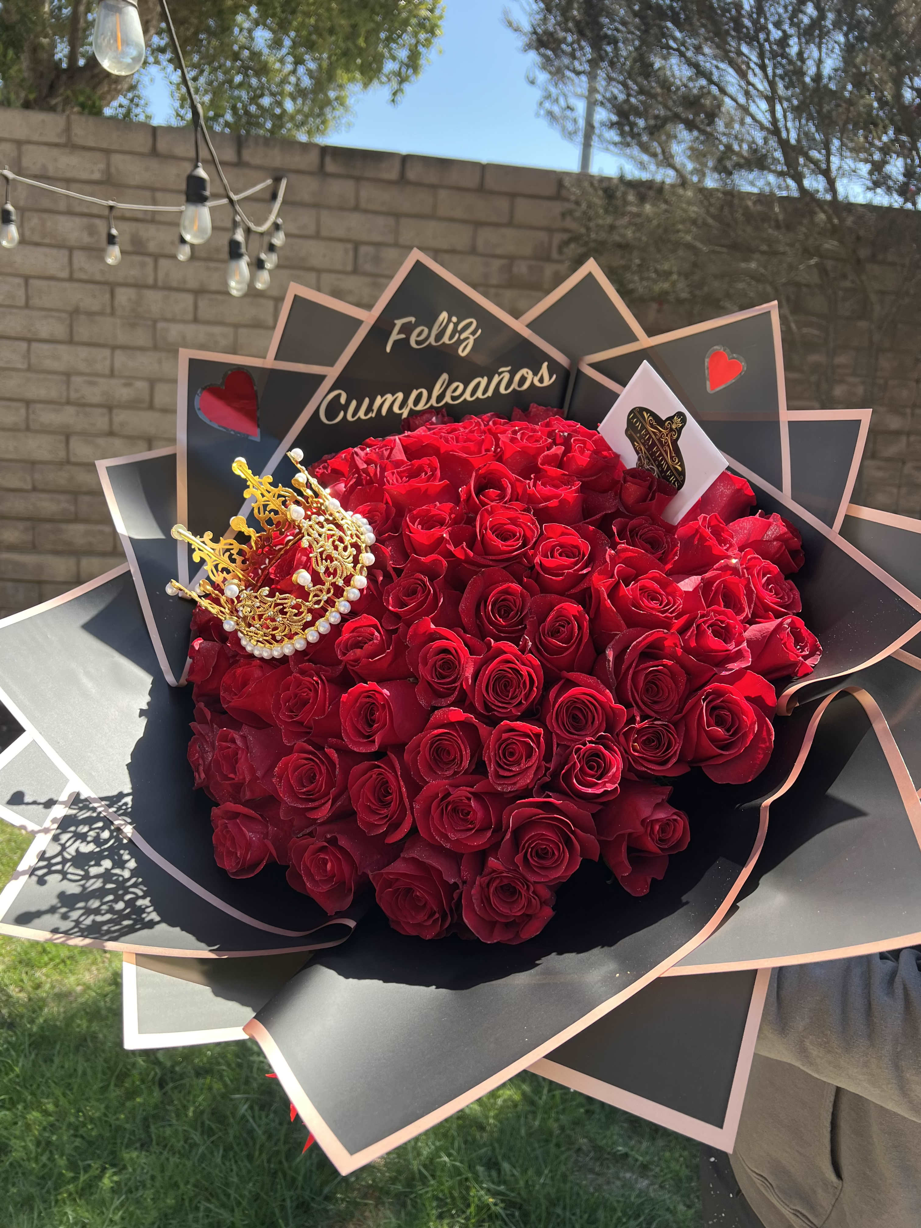 Ramo Buchon  - Elevate your expression of love and elegance with this opulent Red Roses Bouquet.  Expertly arranged and wrapped in premium Korean paper, this bouquet offers a modern, sophisticated presentation. Perfect for engagements, anniversaries, or any occasion that calls for unforgettable beauty and style, this stunning arrangement is more than just flowers it’s a luxurious experience wrapped in elegance.