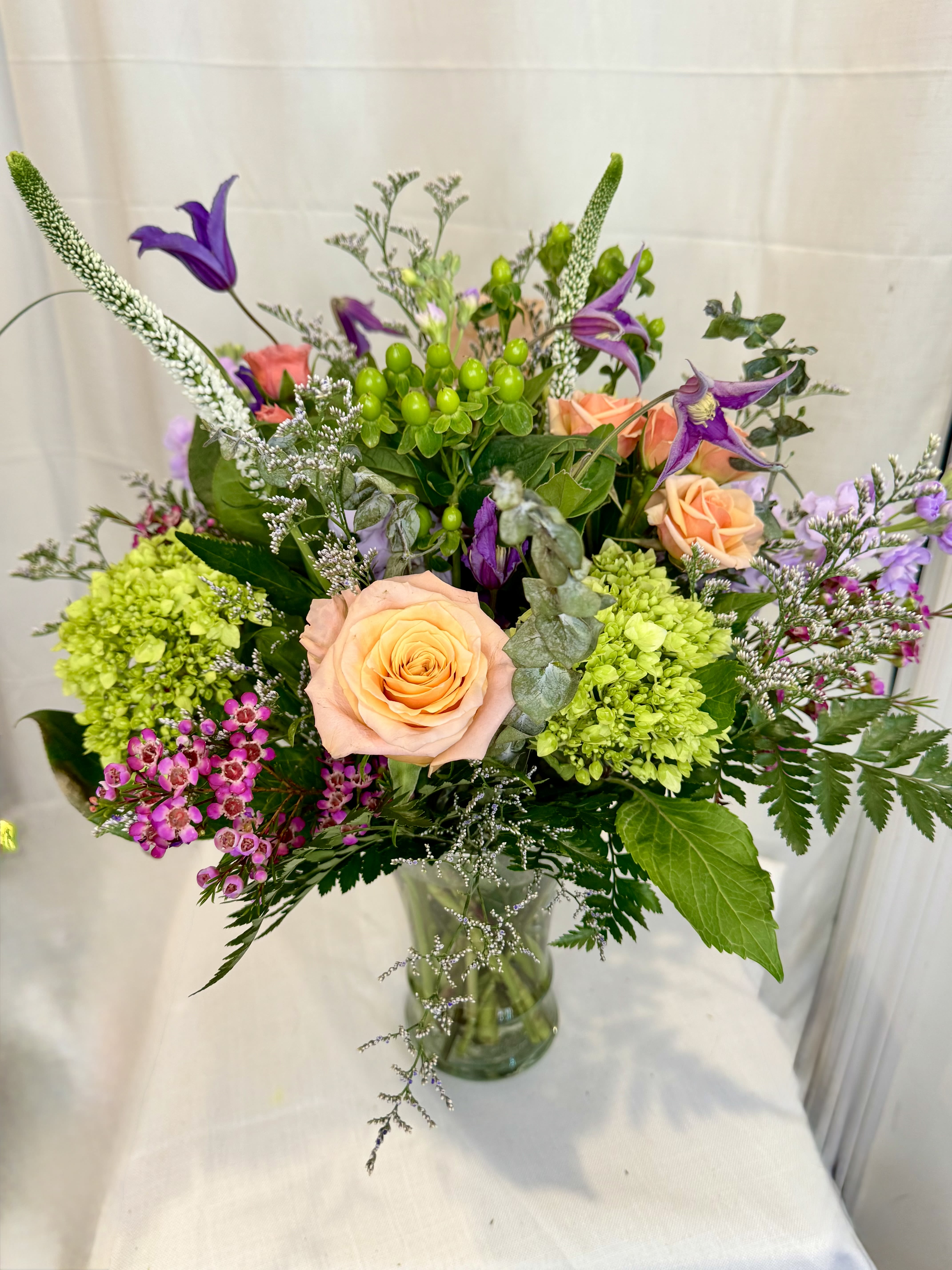 Be My Valentine Mix - Luxurious mix of premium Rose, Hydrangeas and unique flowers. Each one is perfectly different with the same aesthetic and style. 