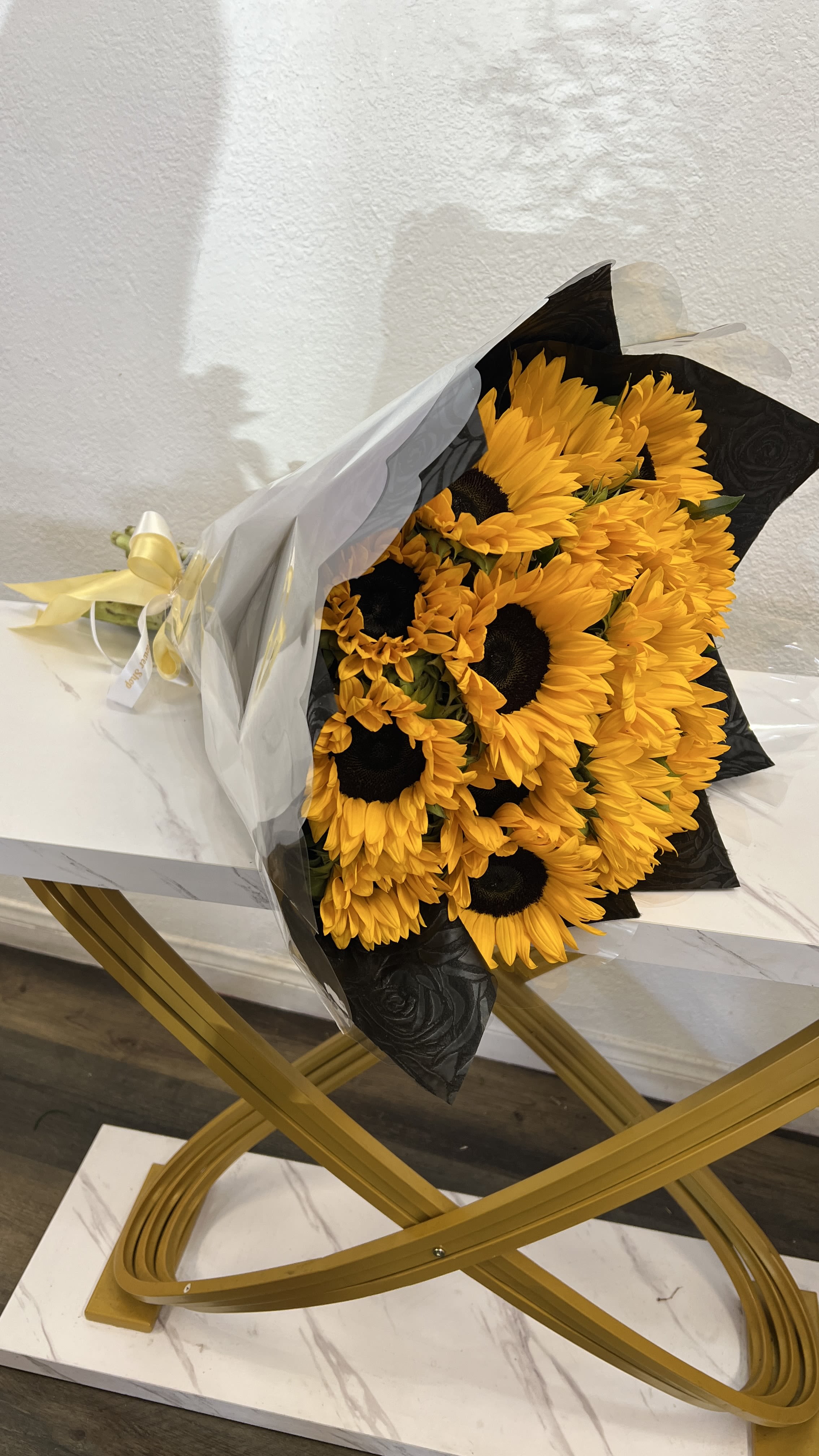 12 Sunflowers Bouquet With Black Wrapping Paper  - Buyer will receive 12 Sunflowers 