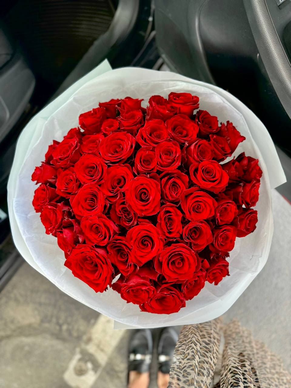 Classic bouquet of 50 red roses in beautiful packaging. - Classic bouquet of 50 red roses in beautiful packaging.