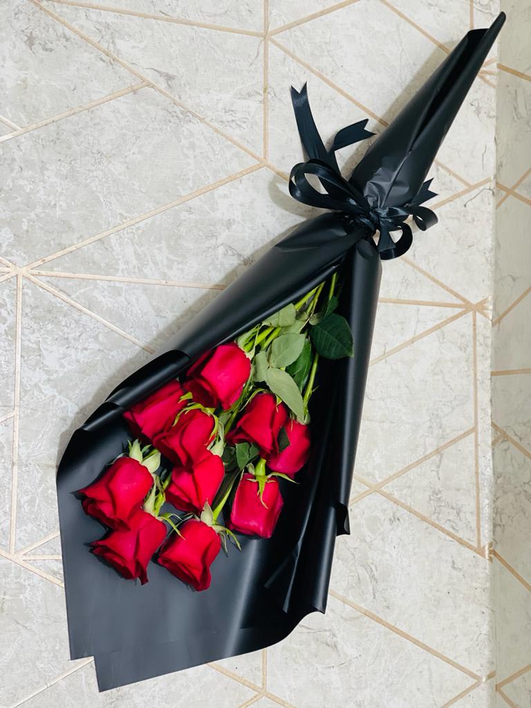 1 dozen red roses  - hand tied red roses 