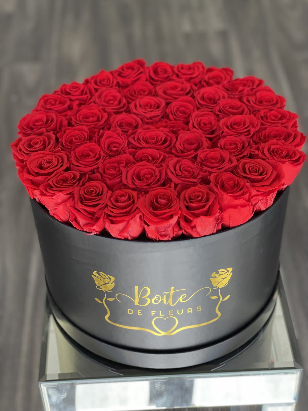 Signature Forever Boîte(Red Roses) - Forever roses nestle in our Signature Boîte that is sure to WOW any recipient. Give the gift that lasts forever!