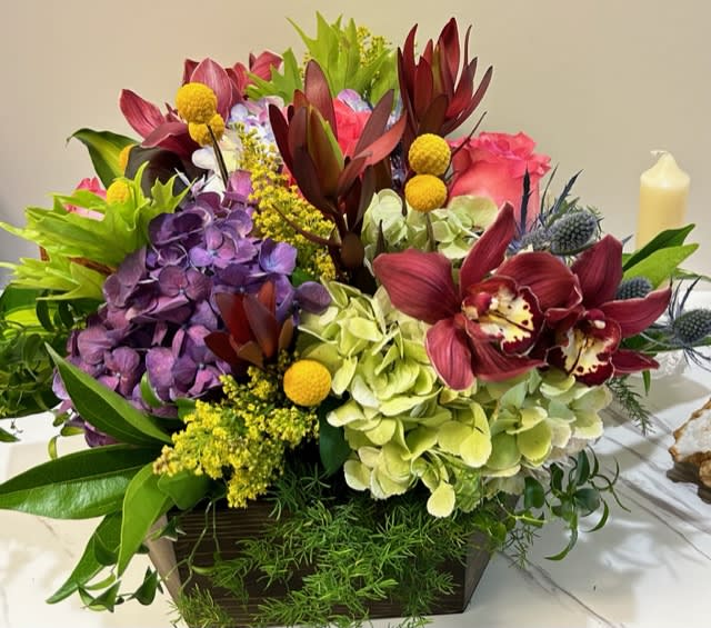 LARGE GARDEN  - Celebrate with this Delightful large box, showcasing a Beautiful mix of various Blossoms such orchid blooms and greenery, expertly arranged around the word "Delightful".  A great option to express Congratulations, Best Wishes, I Love You or Just Because.  Note: A Champagne or Wine of your choosing can be added to your order (wine or champagne can be charged separately) 