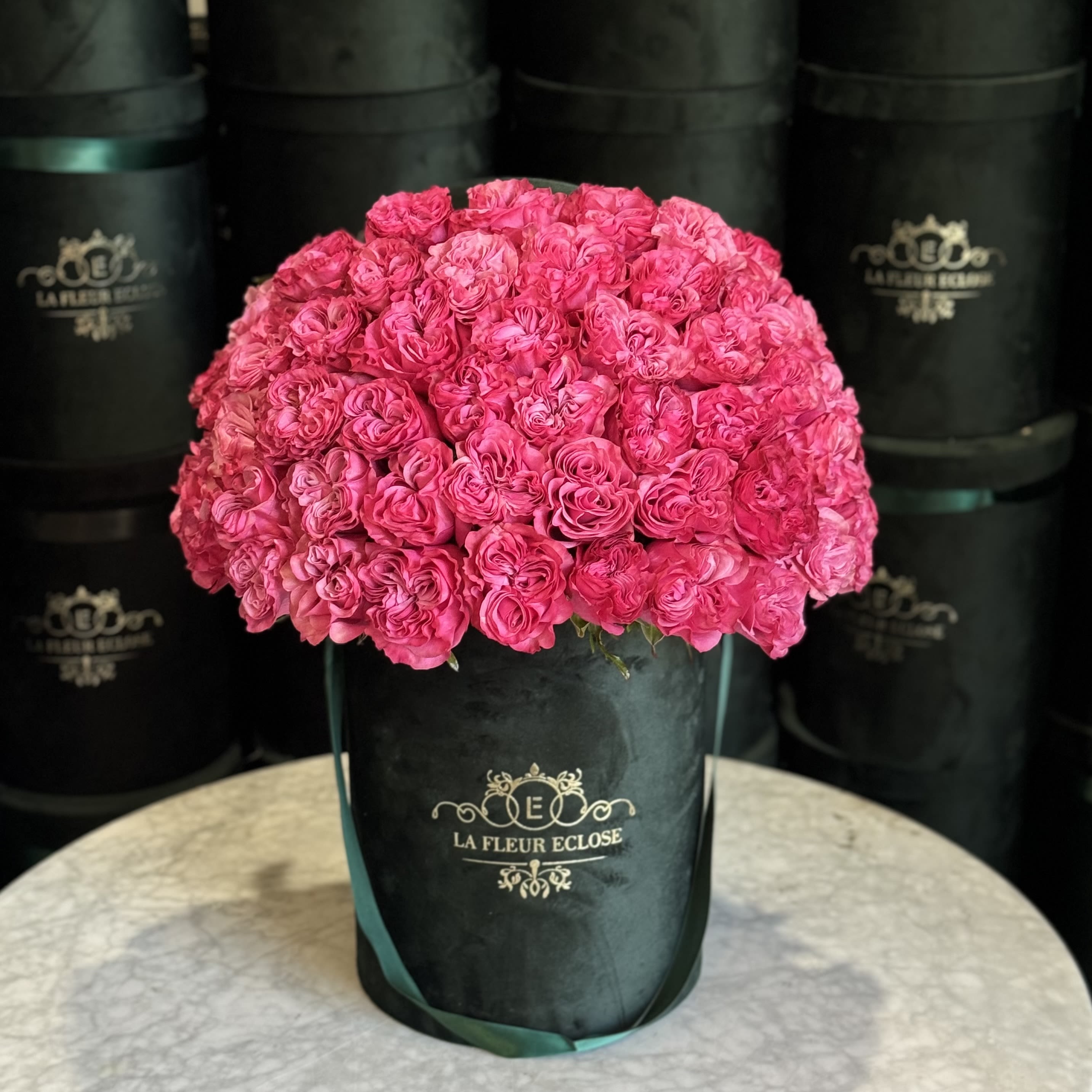 Majestic Elegance - A stunning arrangement of vibrant pink roses, meticulously arranged in a luxurious velvet box. Perfect for expressing grandeur and timeless elegance, this composition makes a statement of luxury and romance. Ideal for special occasions or as an extraordinary gift for someone who deserves the very bestI’m 