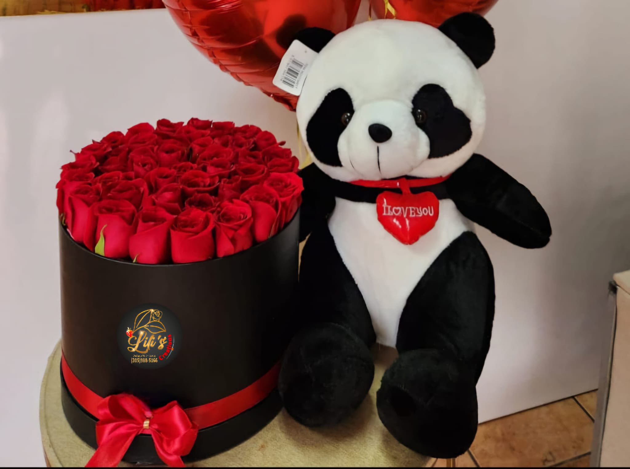 Oro solido - Beautiful box with roses and foliage with a large stuffed animal to highlight and eternalize your occasion.