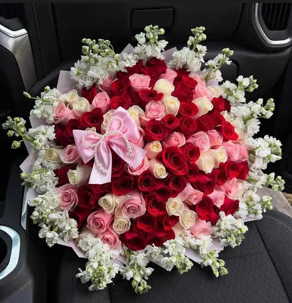 El Ramo Perfecto (Ramo Buchon) - Beautiful 100 Long stem high quality bouquet with a stock rim and beautiful wrapping paper 