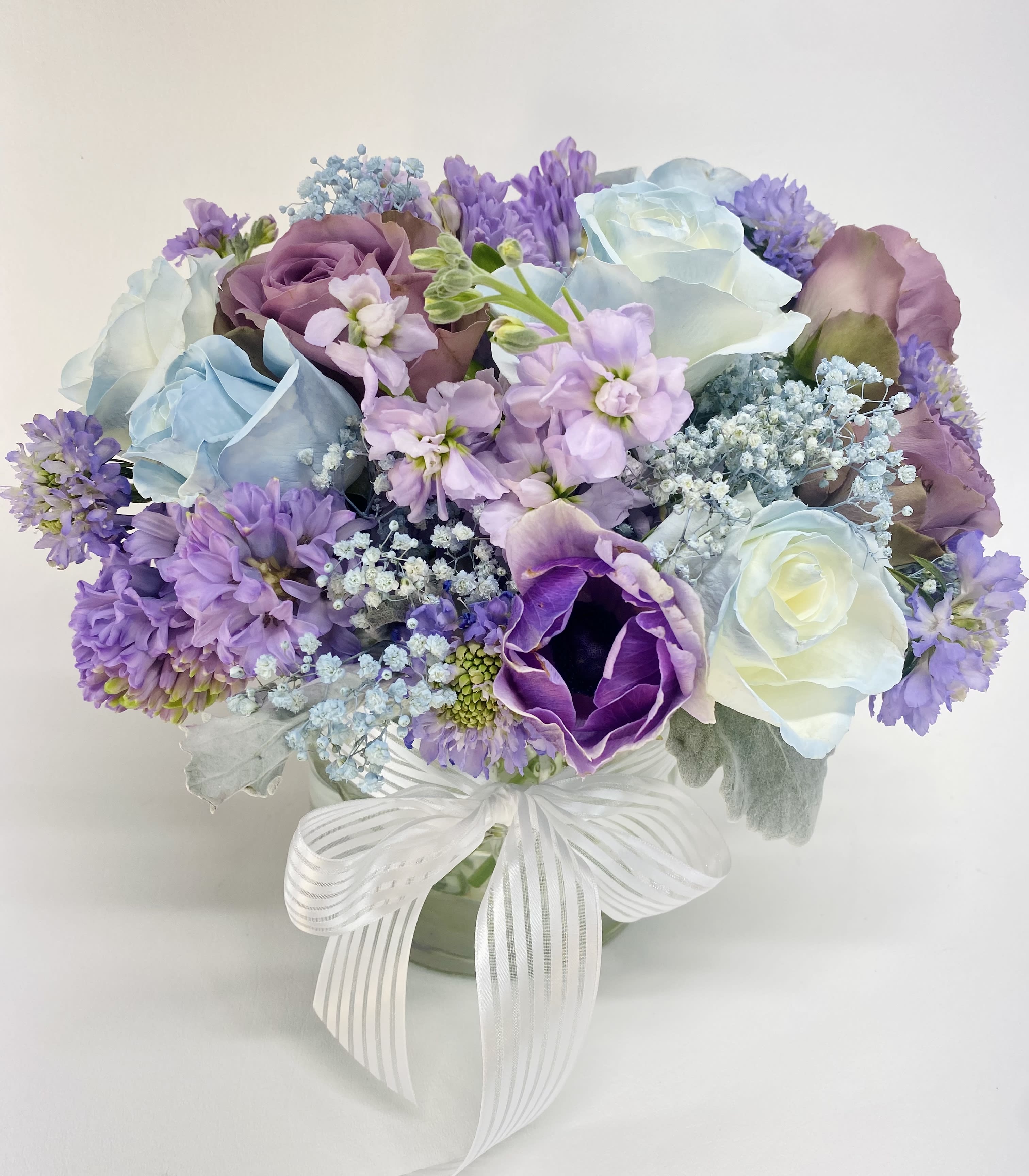 Velvet Breeze - Soft, dreamy flower arrangement with vintage look roses will make your loved one feel very special.