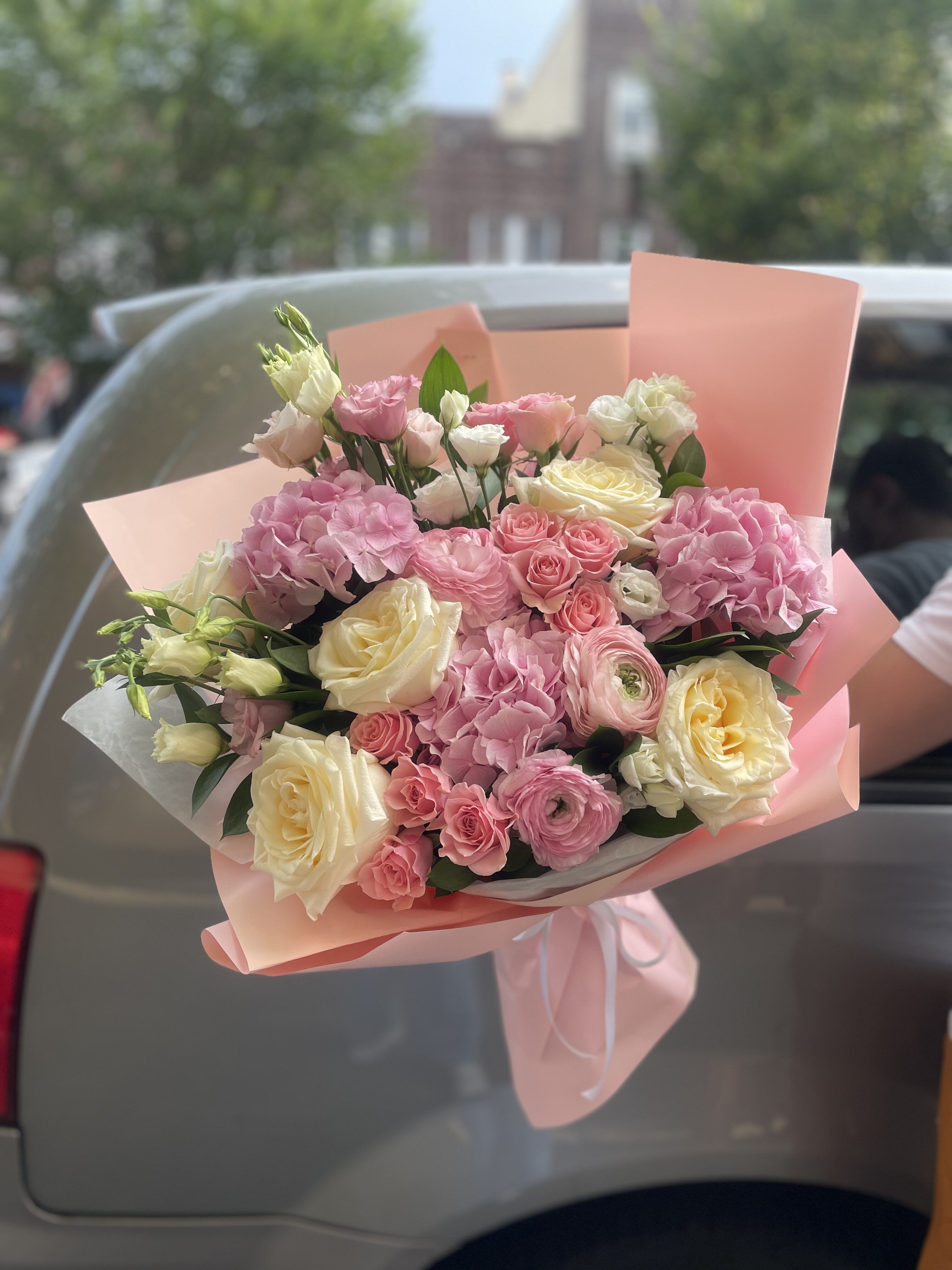 Barbie Bouquet. The photo shows a standard size. - The photo shows a standard size.