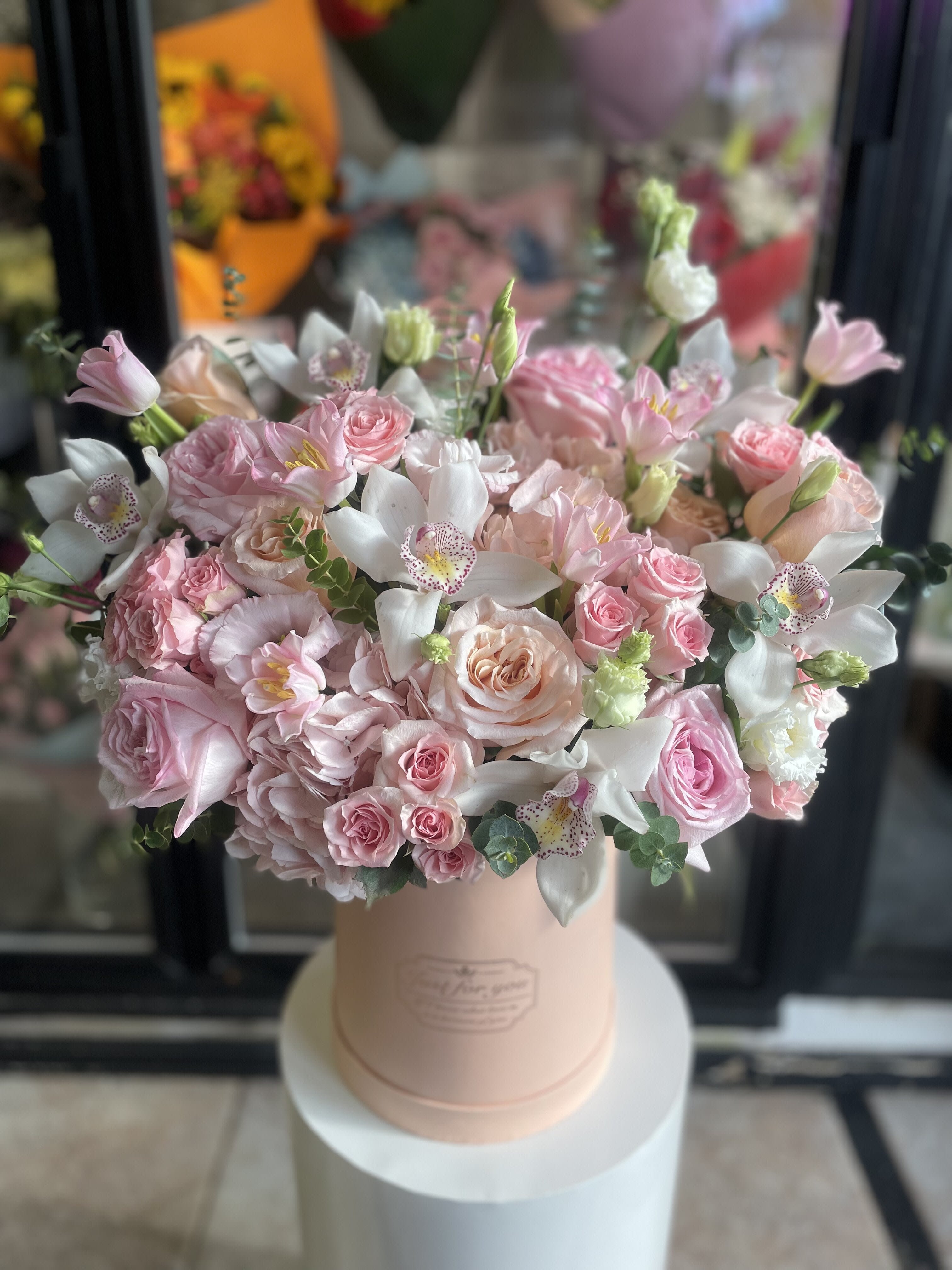 Harmony Flowers Box. The photo shows a standard size. - The photo shows a standard size.