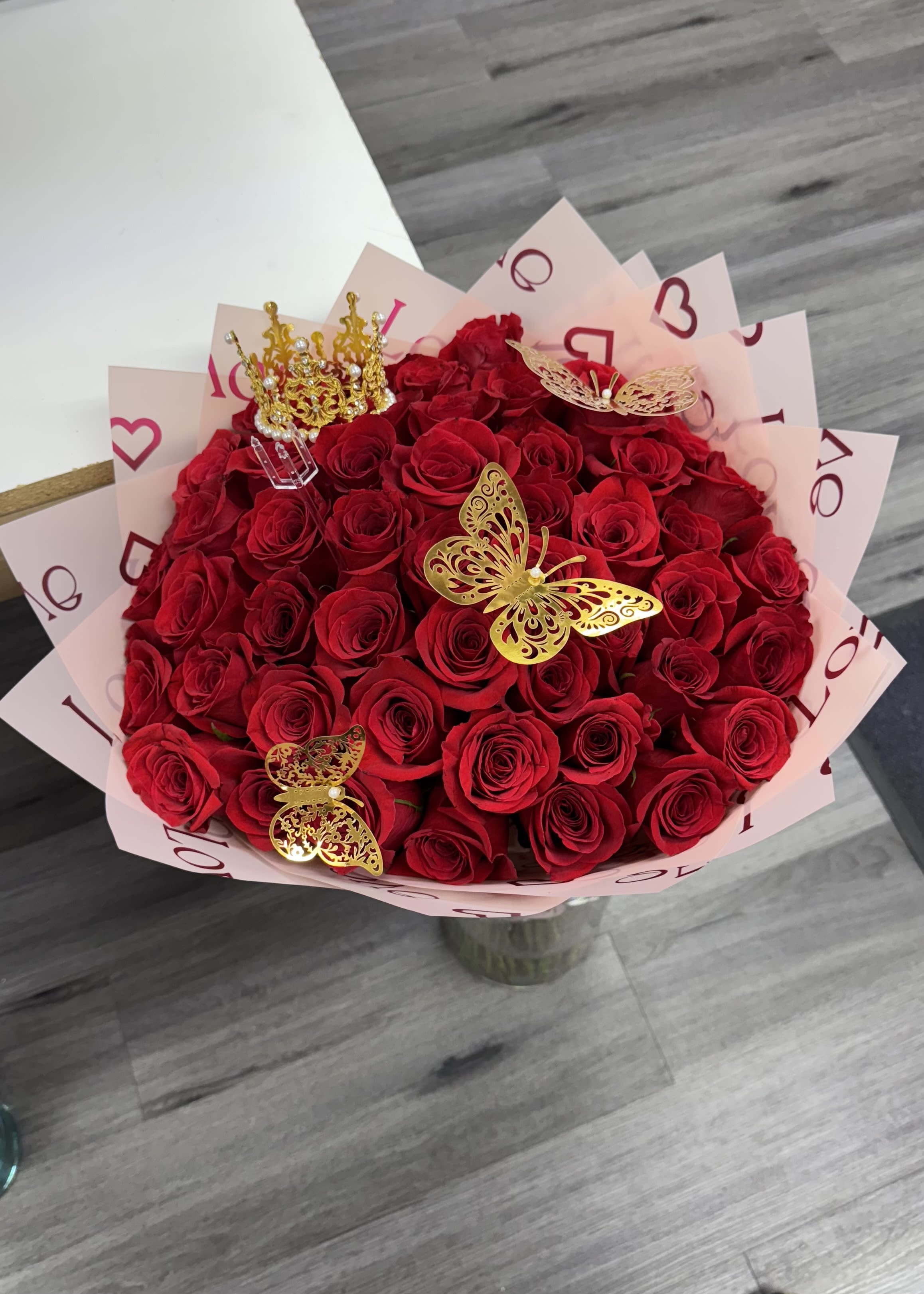 Butterfly Crown - Large sized bouquet; 50 Roses, 3 Butterflies, 1 Crown