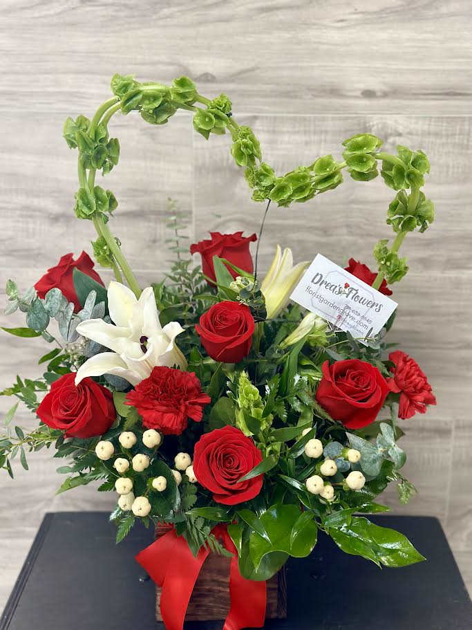  Amore Mio - Rose mix arrangement with a heart , perfect for your love.