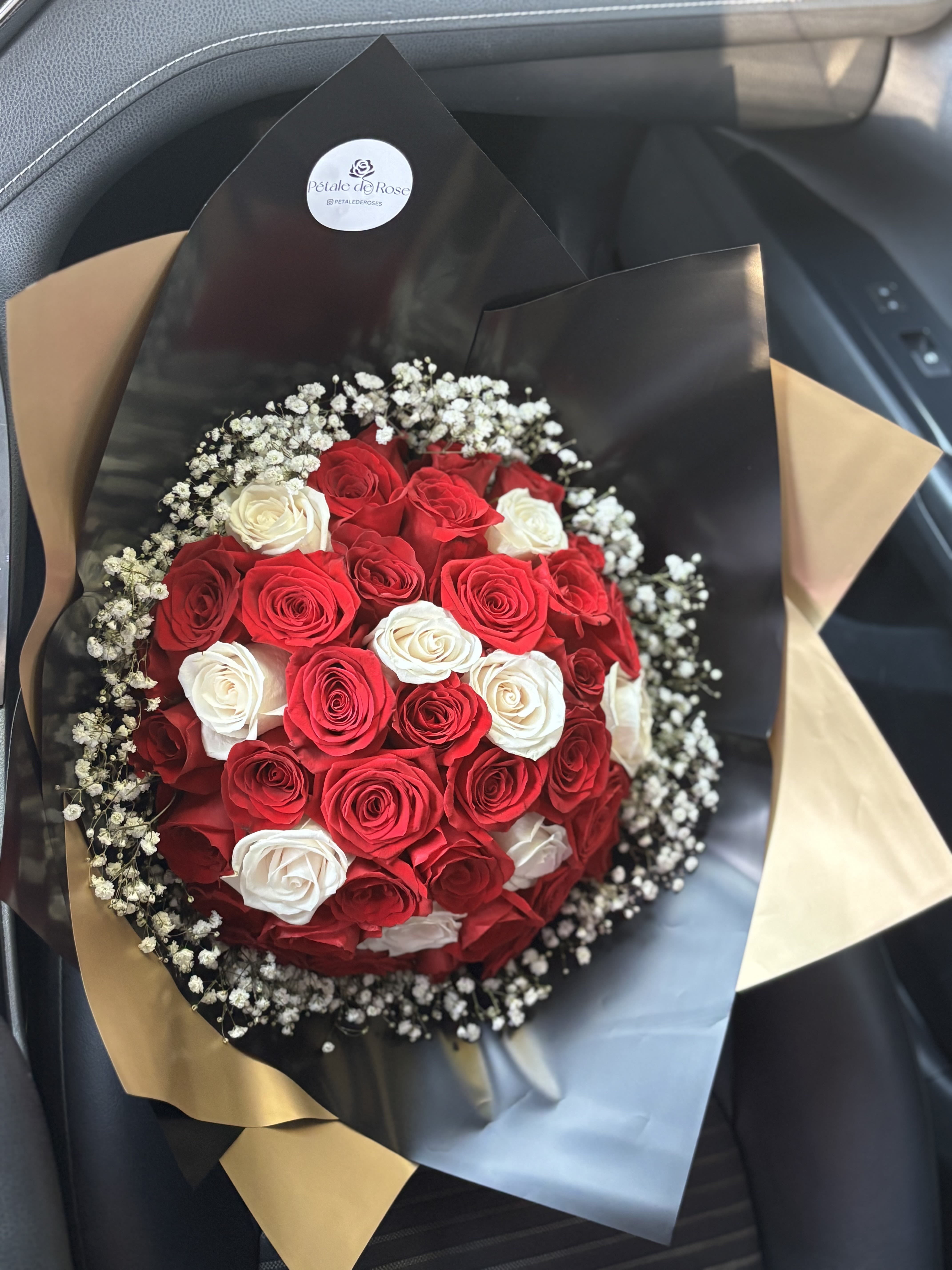 Red &amp; White baby breath - Elegant and classy 36 roses bouquet and baby breath for the best touch! 