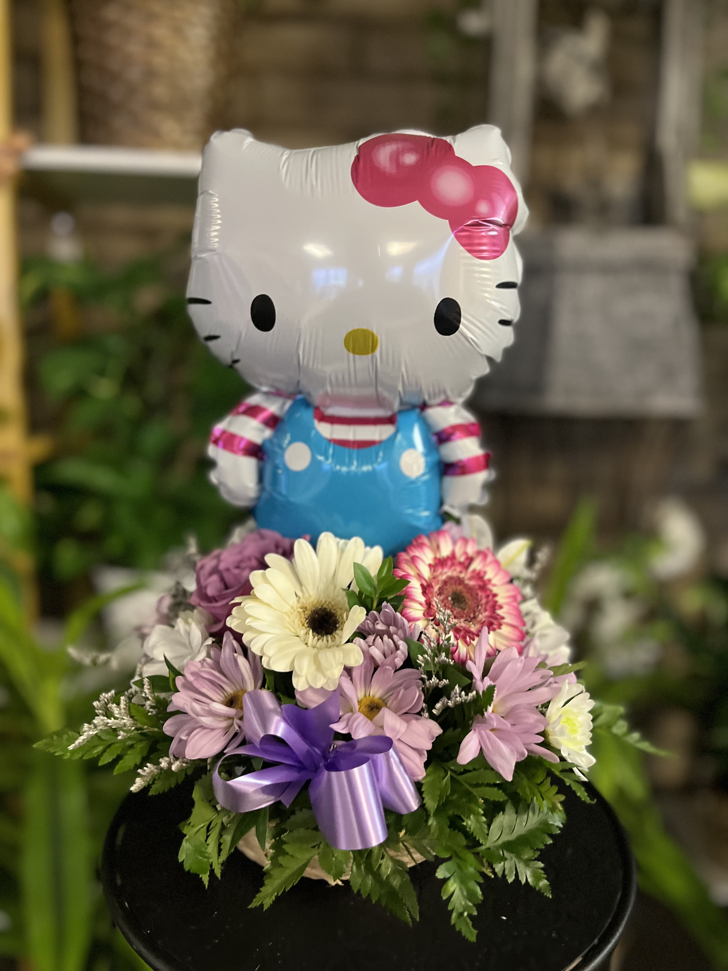 Hello Kitty Floral  - fresh flowers in basket with hello kitty ballon   The color of Gerber flowers may vary , due to seasonal colors , please be advice substitution of color may be change if color not available 