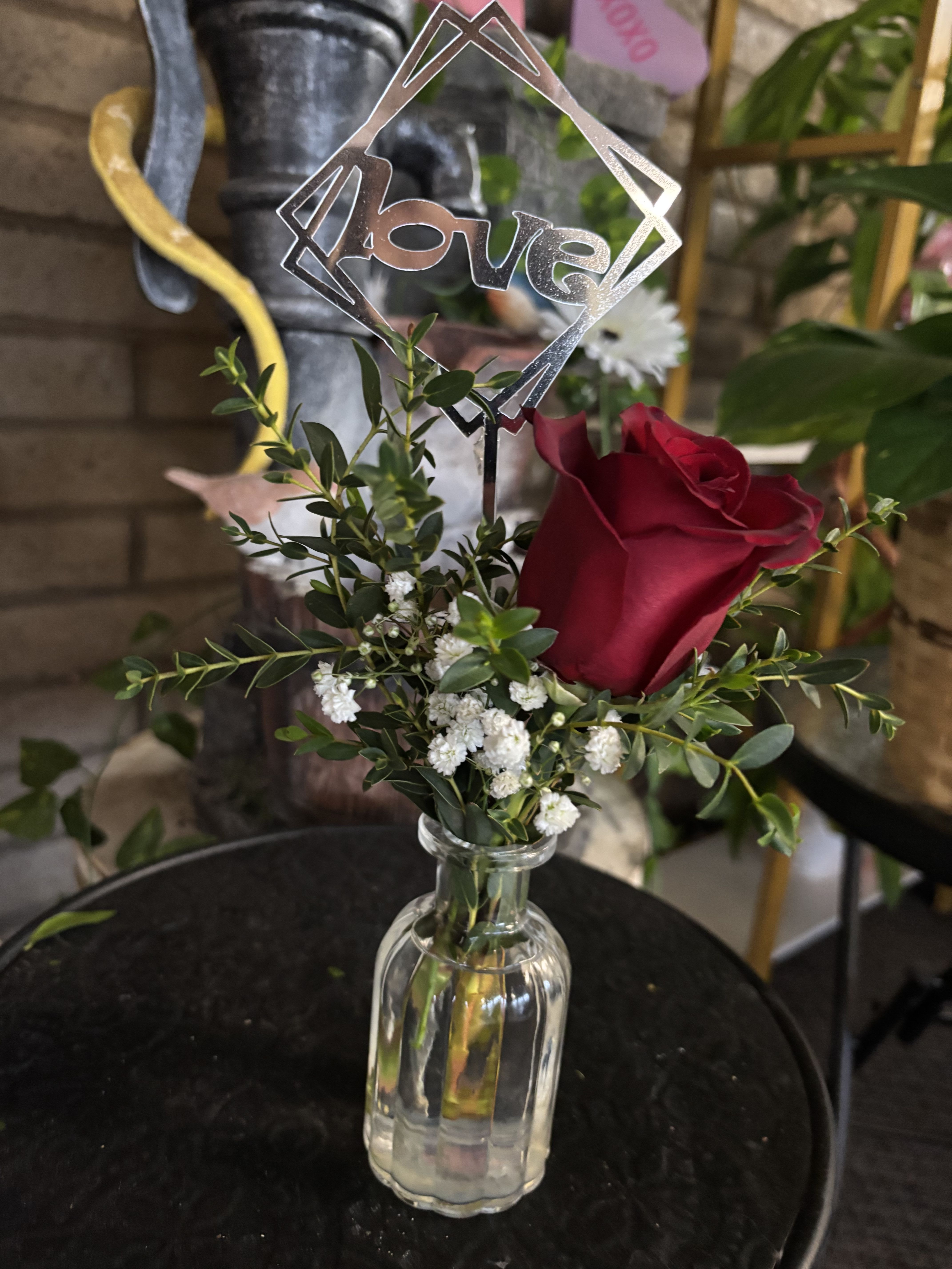 Love Rose  - Fresh rose in small vase 