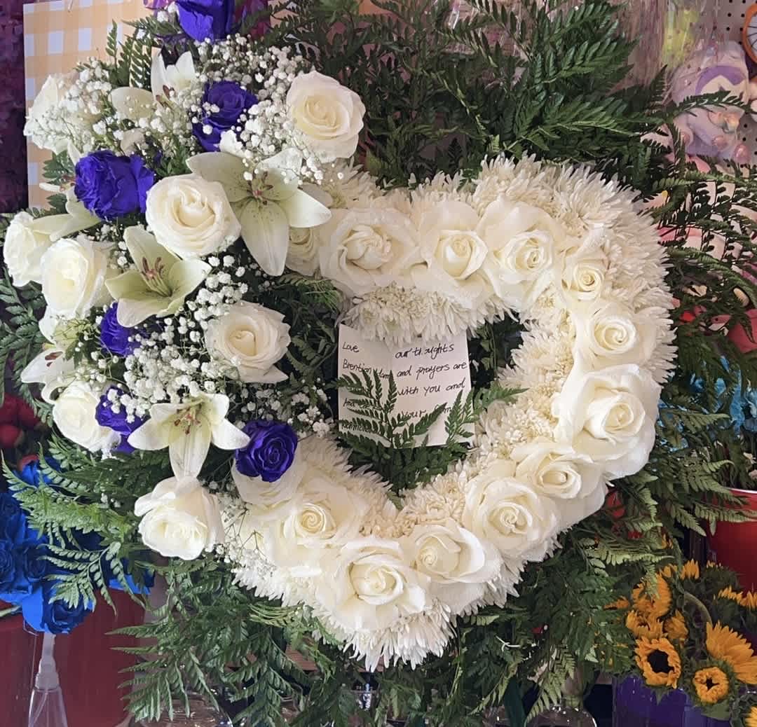 Purple Heart Sympathy Spray Flower Stand - Fresh Flower Sympathy Spray Flower Stand  Size Small Is 25”-26” Medium 27”-28” Large 30”-31”  If You Like Other Color Can Let me Know  We Can Change Any Color You Like  We Can Help You Make Banner For Free  Free Delivery Bay Area Ca    Any questions can text me or make schedule Delivery 707-914-8106