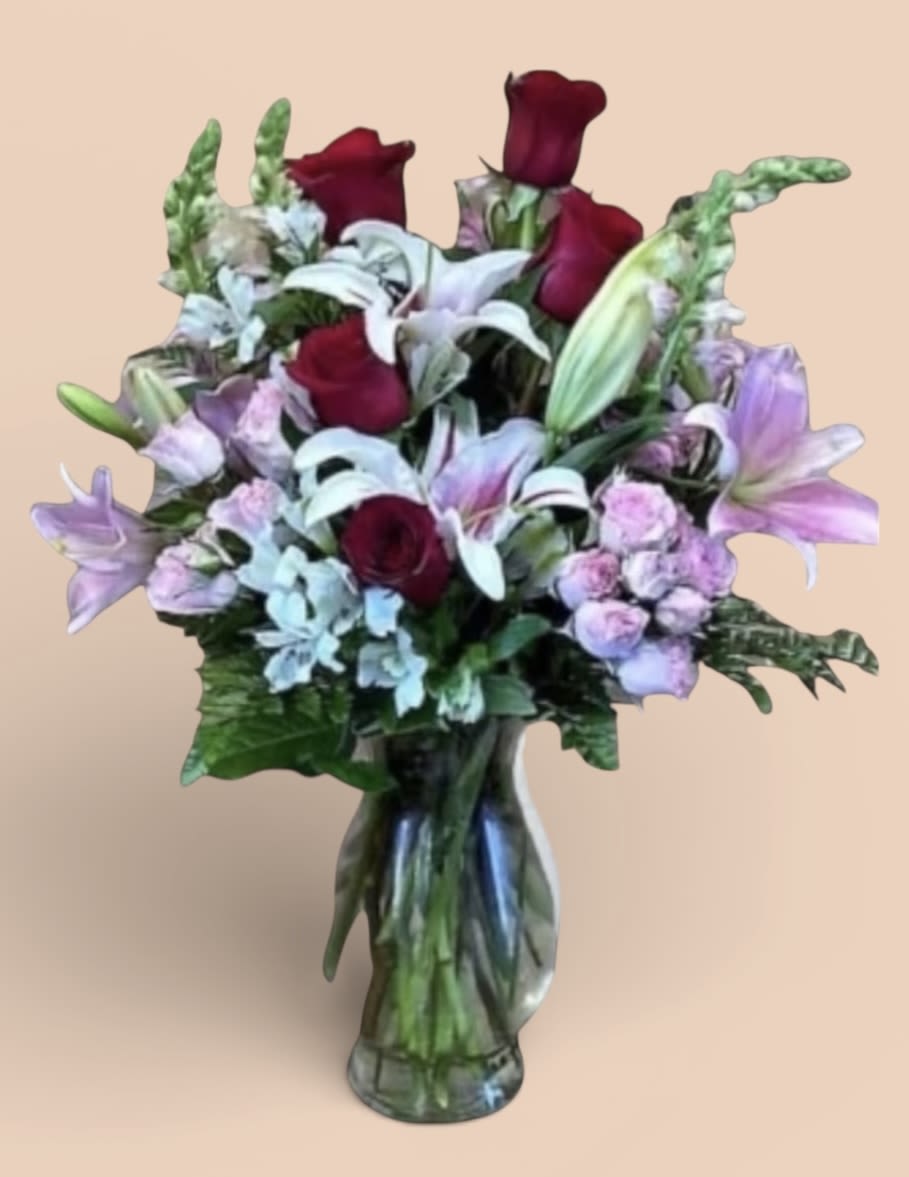 A Mother's Love - A perfect gift for the perfect mom. Celebrate her special day with this beautiful arrangement designed in a clear glass vase. 