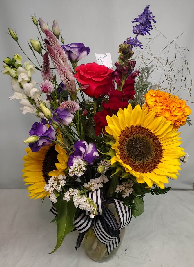 Amish Bouquet - ONLY AVAILABLE JULY THRU EARLY SEPTEMBER MIX of various Amish summer blooms