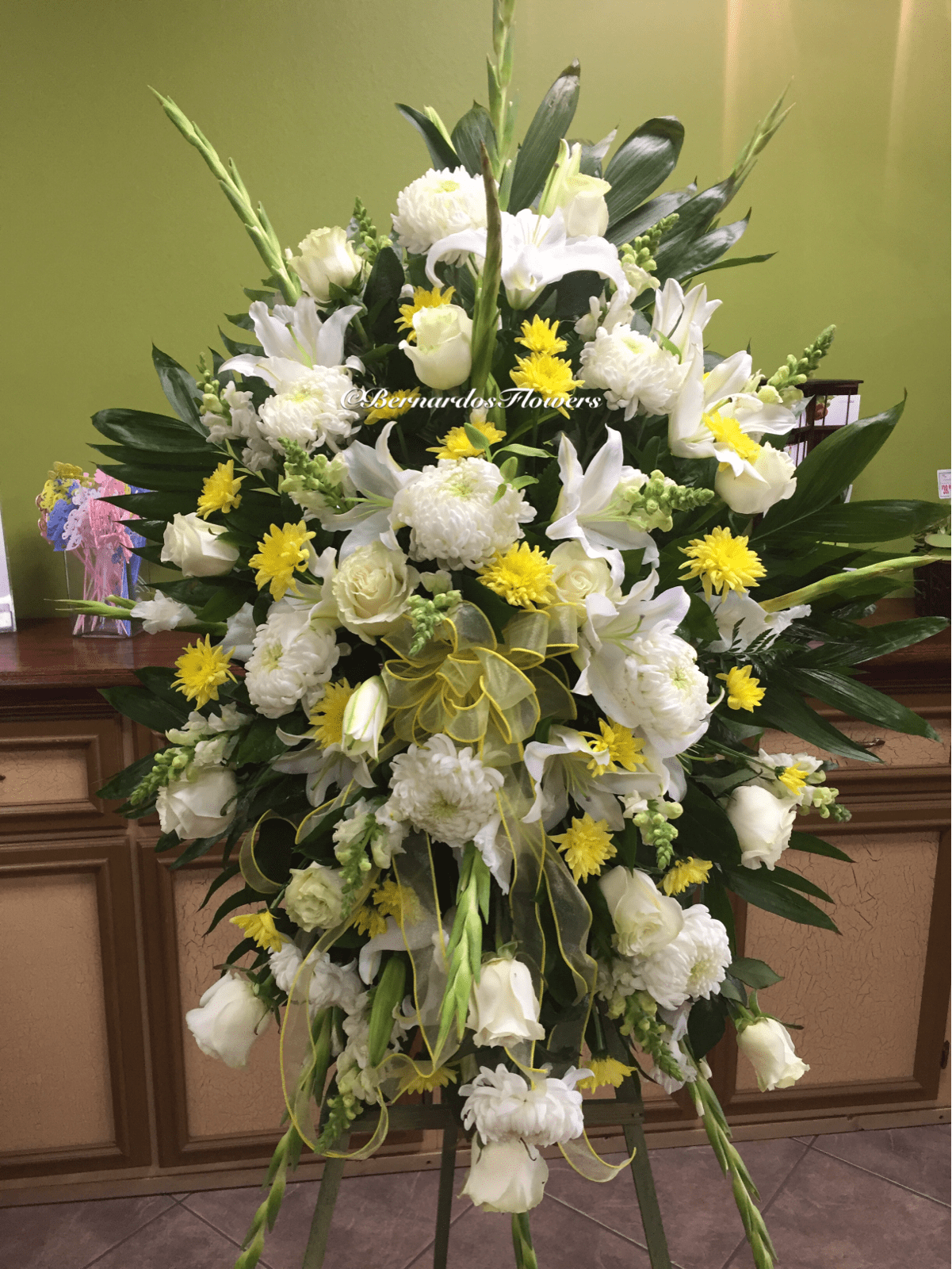 BFS-S30 Standing Spray - Yellow &amp; White Standing Spray