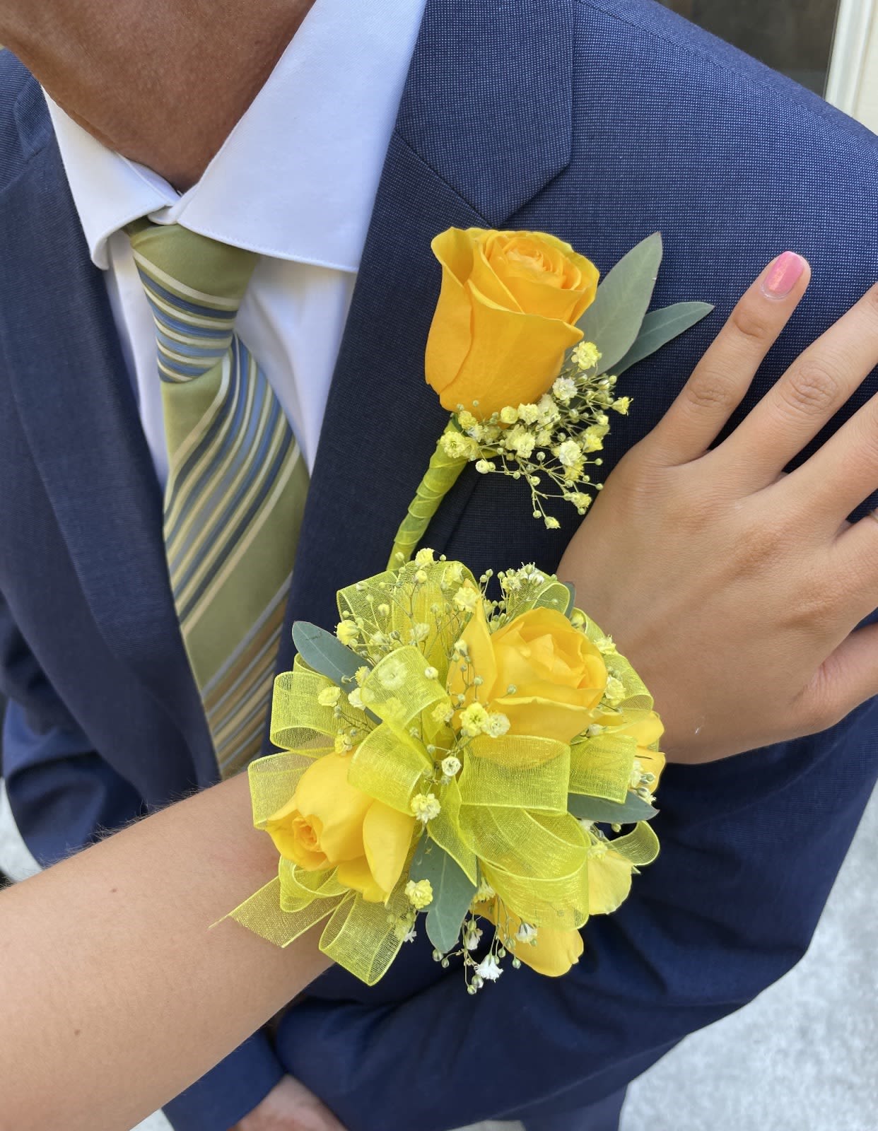 Set corsage and boutniere (Please Specify Color that is Desired) -  INDICATE IN SPECIAL INSTRUCTIONS WHAT COLOR RIBBON AND FLOWER YOU WANT
