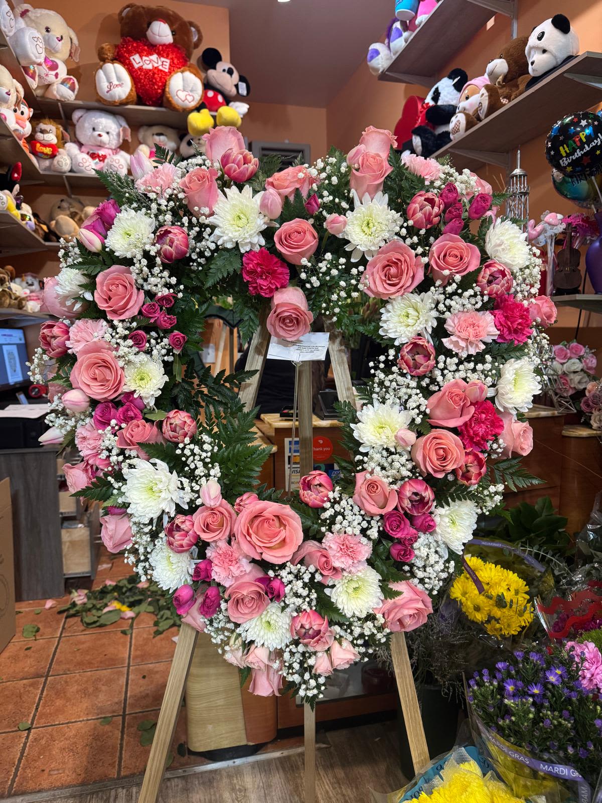 Always in my heart, Floral Heart Tribute. - Always in my heart,It is a delicate and emotional arrangement that symbolizes eternal love and cherished memories. 