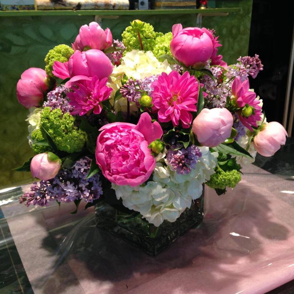 Le Printemps - Le Printemps, which means the Spring in French, combines some of our absolute favorites. But as they say "all good things come to an end", and this arrangement is only available in the Spring! Season flowers pictured here: peonies, dahlia, lilac, mini Dutch hydrangea.