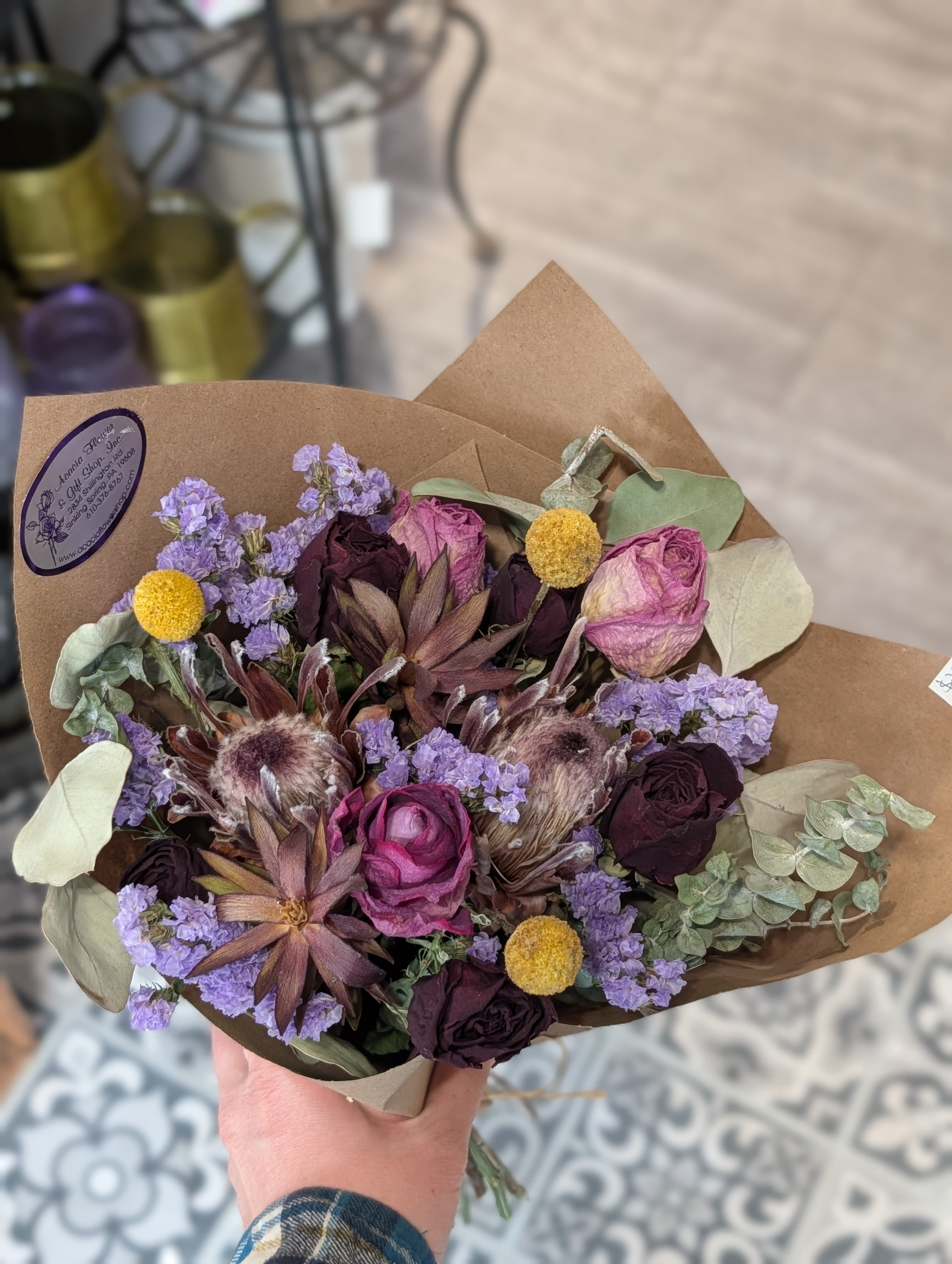 "Sea Lavender" Dried Bouquet  - A beautiful bouquet of dried tortillas status and other flowers they're lasting. Beauty makes them a wonderful, sustainable choice for decor.