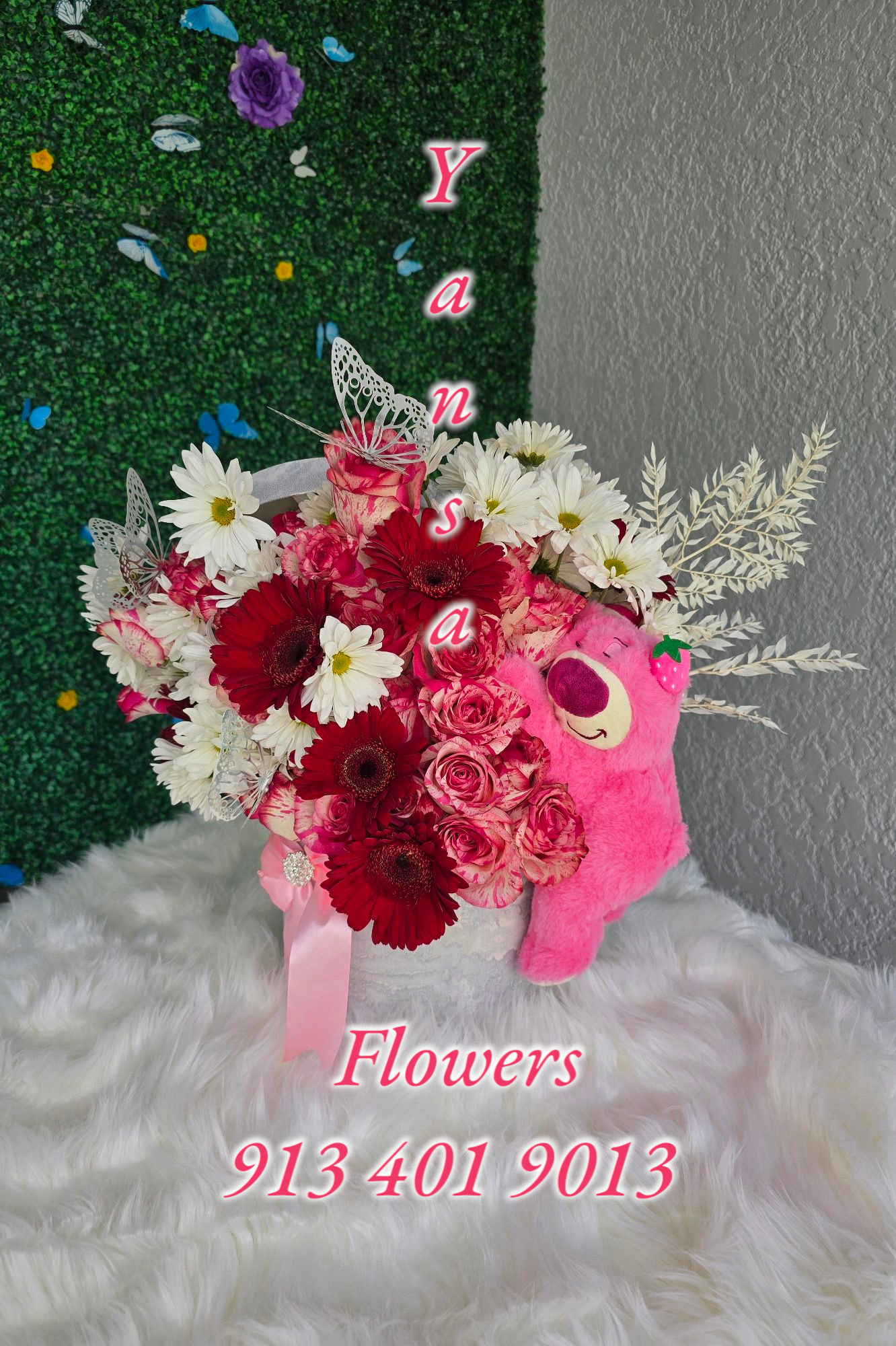 Sweet Round Box -  Pink &amp; White Mixed Floral Arrangement in Round Box  Soft, elegant, and timeless — our pink and white mixed flower arrangement in a round box is perfect for expressing love, gratitude, or gentle affection. Featuring a delicate blend of fresh seasonal blooms, this design brings grace and harmony to any occasion.  Housed in a stylish round box, the arrangement is customized to your liking, with personalized details that make it truly unique. Ideal for birthdays, anniversaries, baby showers, or simply to say “I care.”    Delivery available  Romantic, sweet, and beautifully arranged  A graceful gift that speaks from the heart