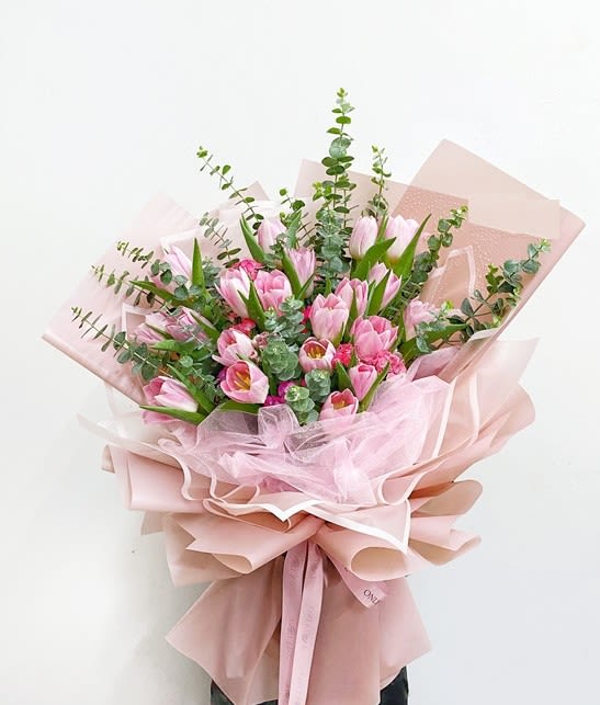    pink tulips  &amp; hydrangea  wrapped Bouquet  - This delightful 30   pink tulips  &amp; hydrangea is a perfect way to brighten anyone's day.   Arranged with lush green fillers and wrapped in elegant paper, this bouquet embodies beauty and grace, making it an ideal gift for any special occasion. 