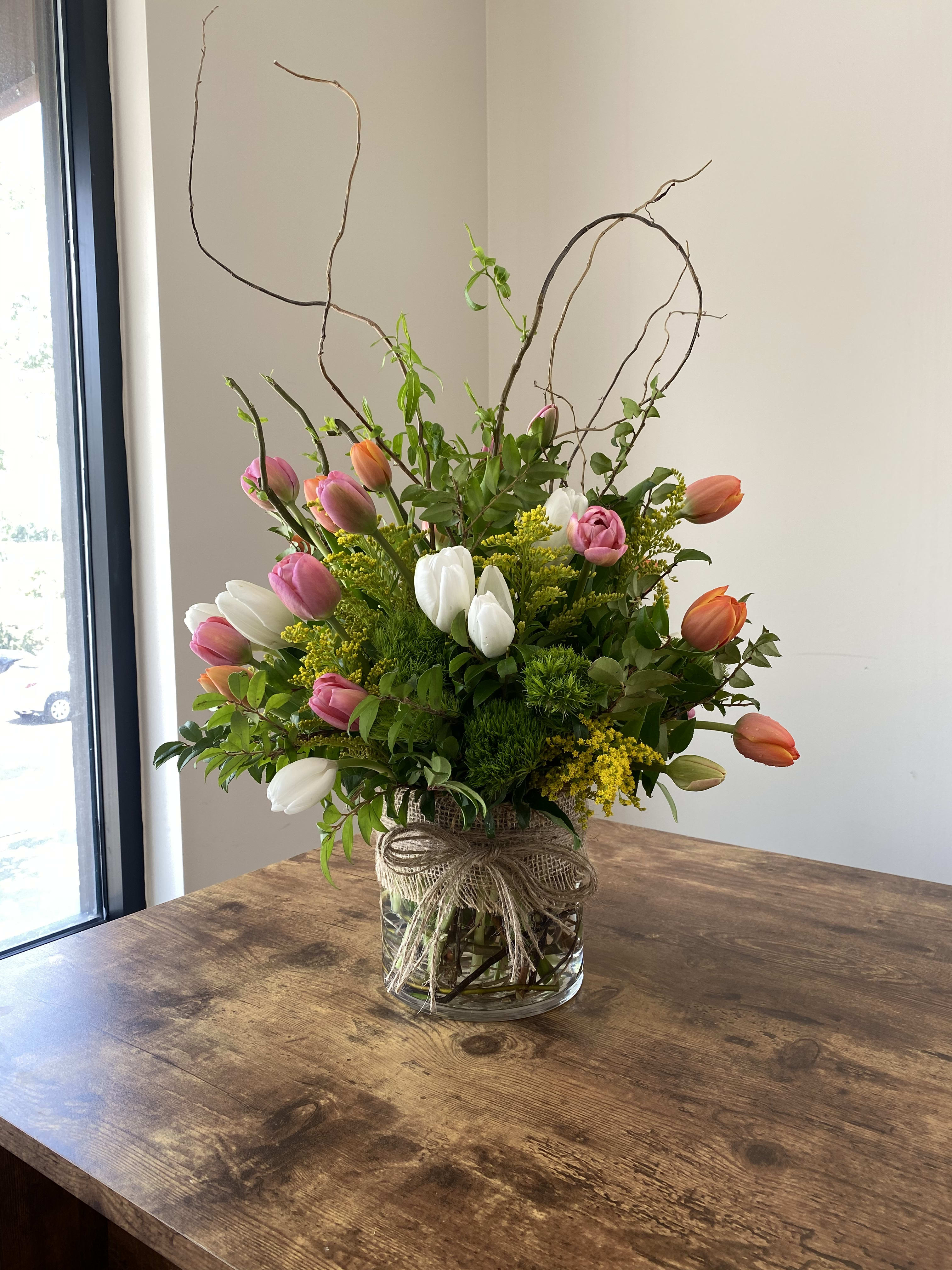 Tulip Lovers - 20 Mix Tulips included in this arrangement with a beautiful design. 