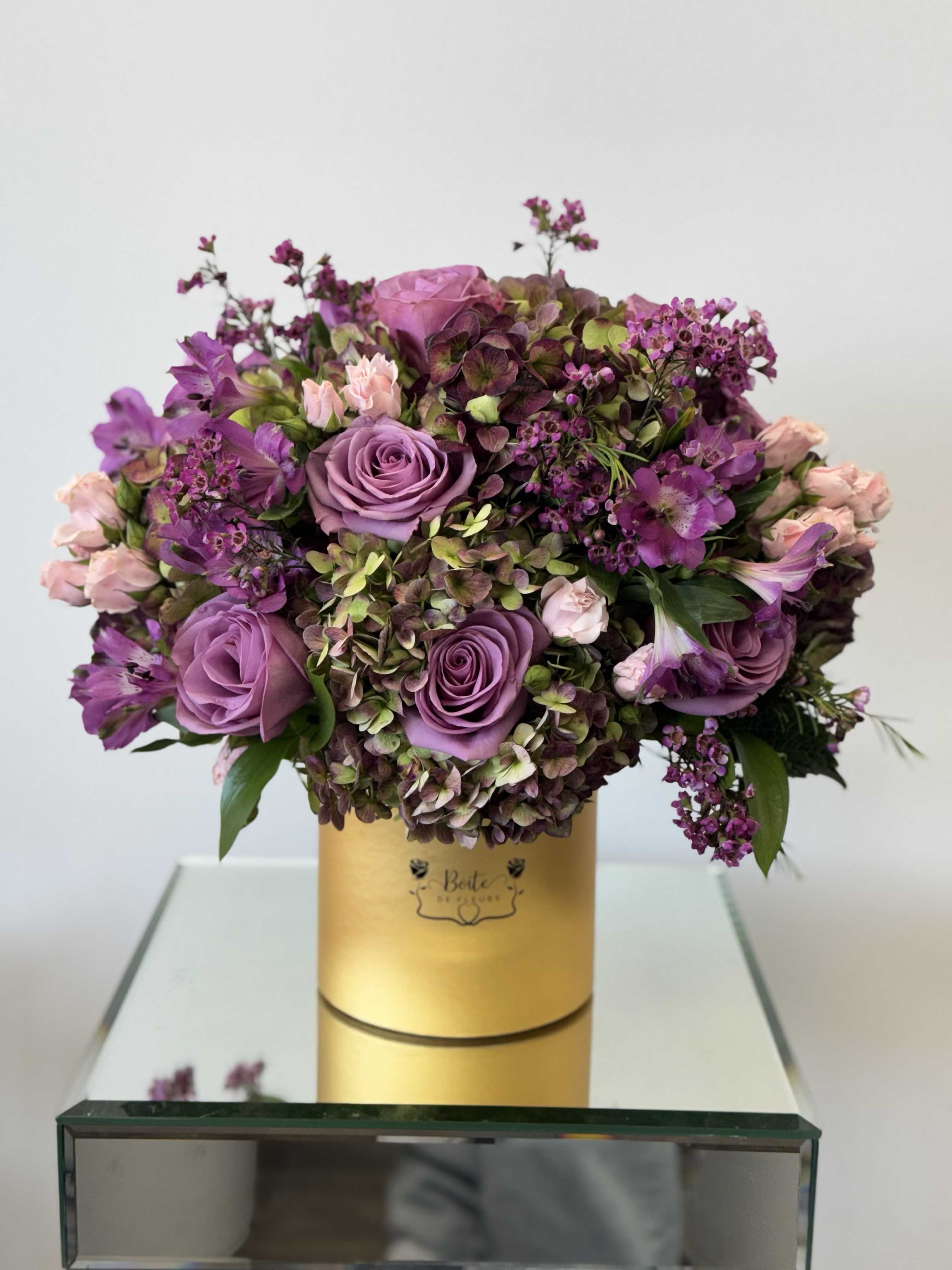 Garden Royale - Beautiful deep purple and green fresh flowers set in a gold Boîte box.