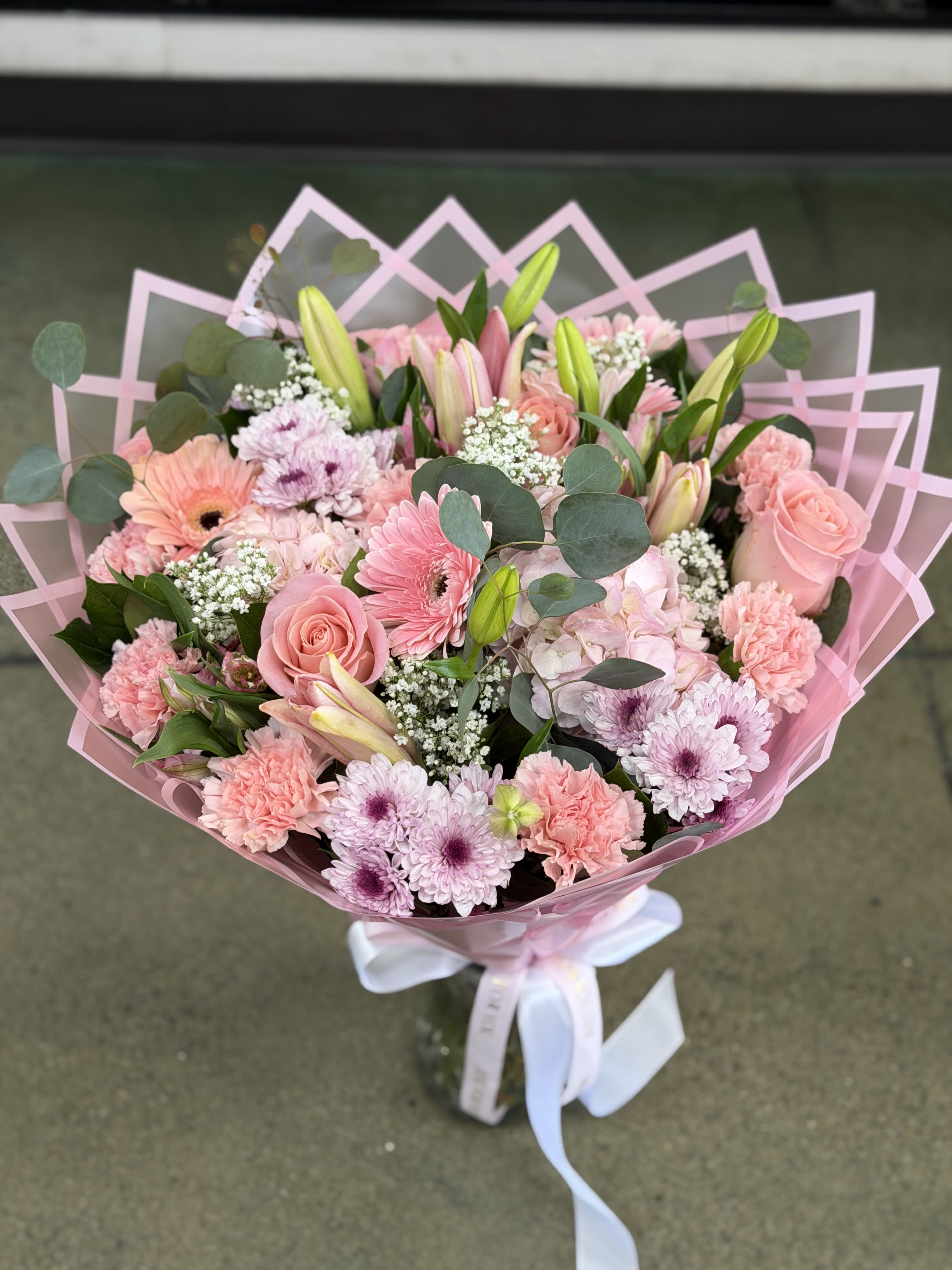 #4 Rositas Bouquet  - Standard (Regular)// Deluxe (Grande) (Photo)// Premium (JUMBO)// You may request change in colors during checkout under instructions. 