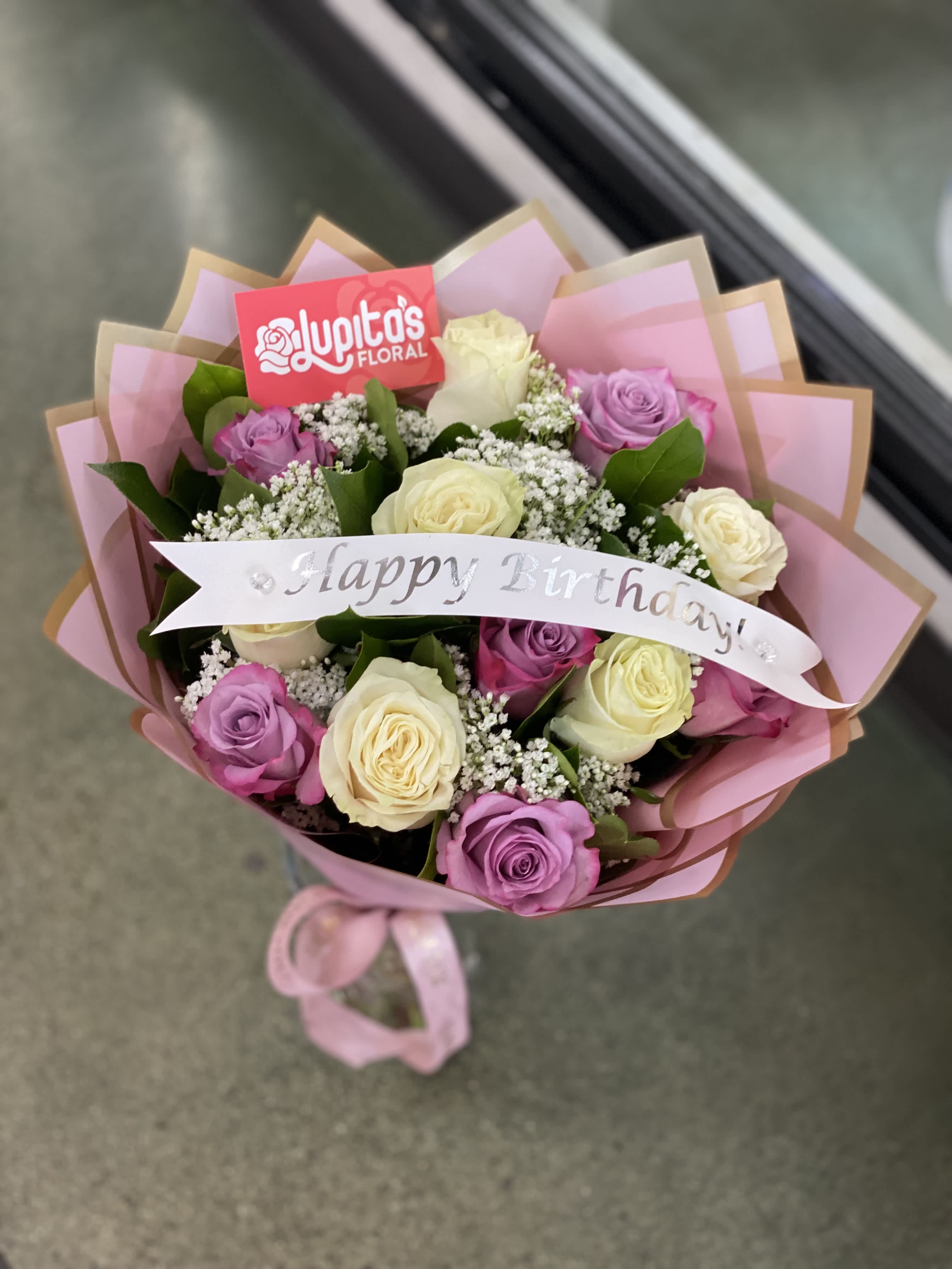 For Me Bouquet of Roses - 12 roses=Standard // 24 roses=Deluxe // 36 roses=Premium// Babies Breath and Greenery. RIBBON INCLUDED. YOU CAN REQUEST CHANGE OF COLORS AND MESSAGE. PUEDEN PEDIR CAMBIO DE COLORES Y MENSAJE.