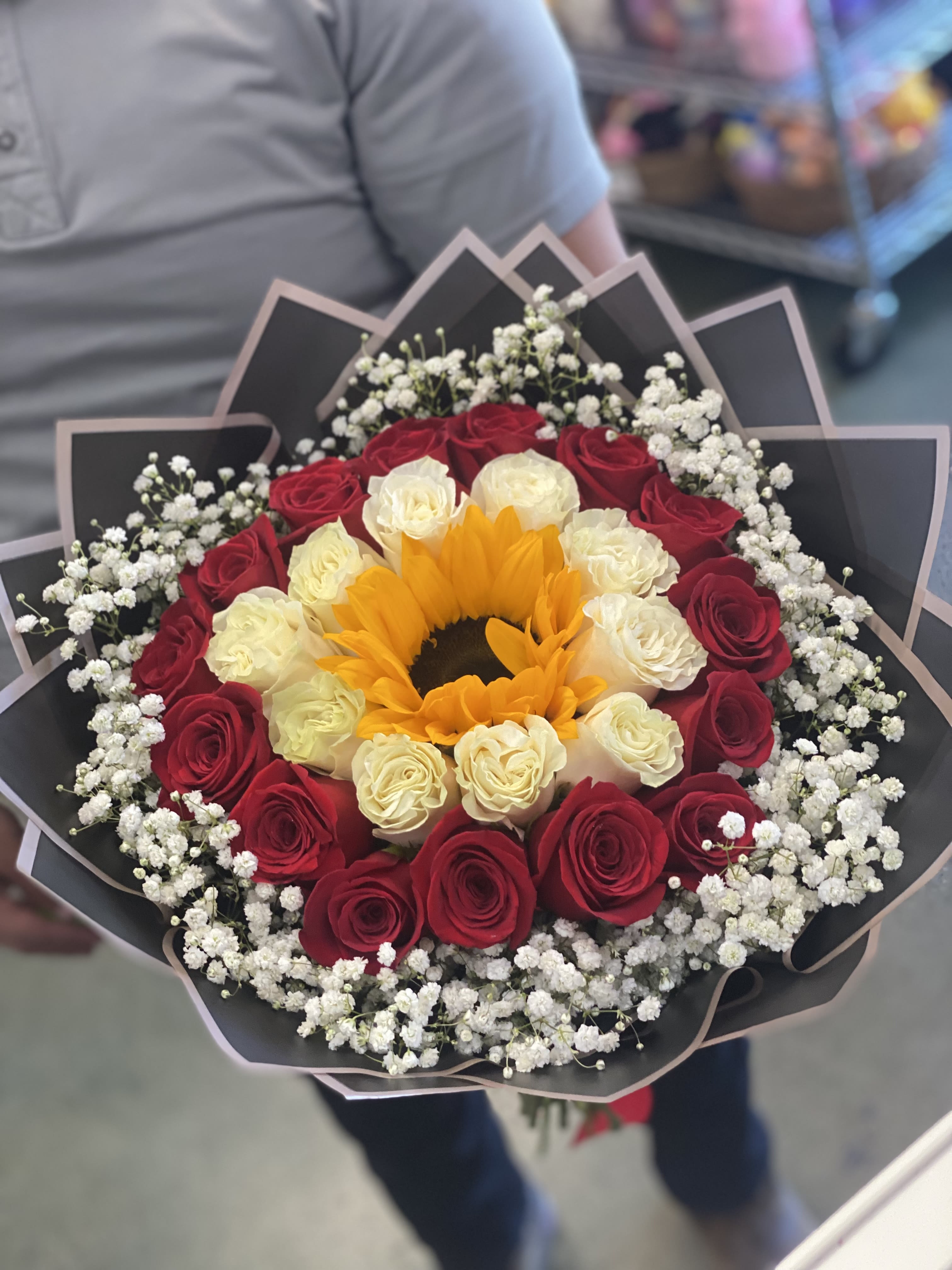 Sol Bouquet - You can request a change in color roses and paper in the instructions during checkout. 24 Roses or 36 Roses. 