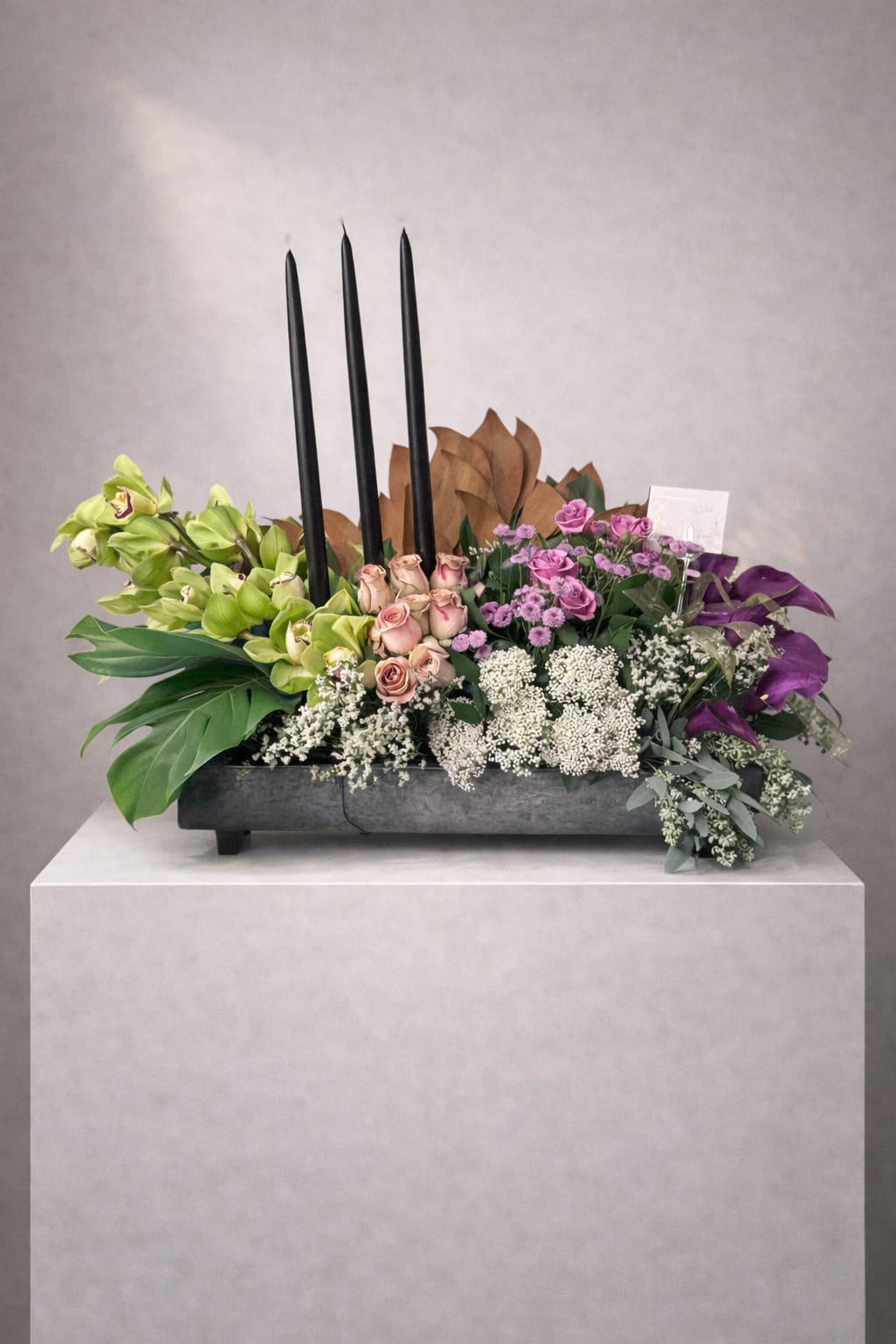 Midnight garden  - Elegant arrangement that brings beauty to the table 