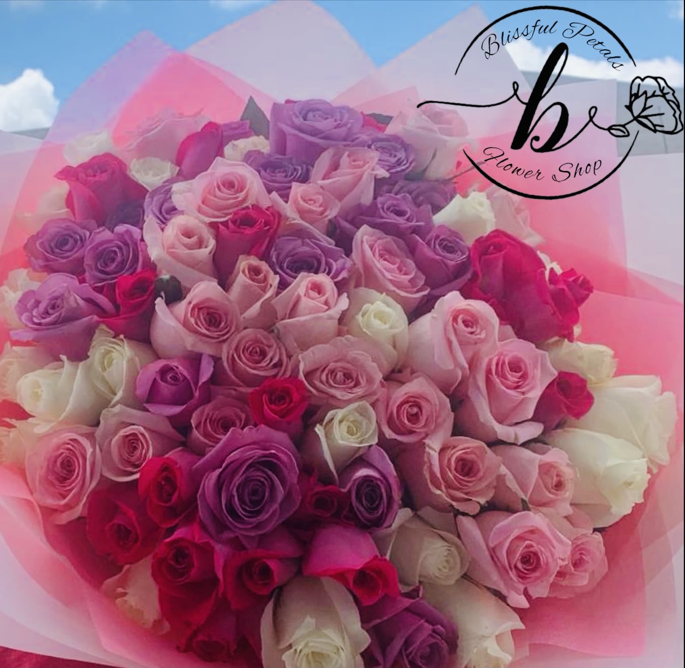 bouquet de 3 colores - Tenemos bouquet de 3 colores en diferentes tamanos 24 rosas 50rosas 100 rosas el papel lo ponemos a como el cliente lo pida.