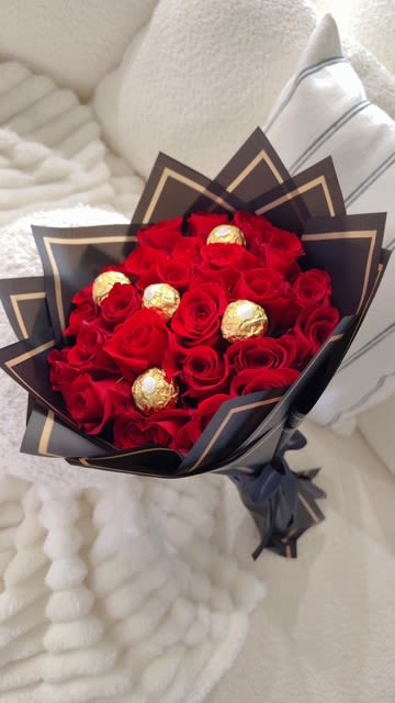 Sweet Passion - A romantic fusion of passion and indulgence. This luxurious bouquet features vibrant red roses paired with Ferrero Rocher chocolates, wrapped in black and gold premium paper. The ultimate gift for Valentine’s Day, anniversaries, or any occasion worth celebrating with love and sweetness. Colombian Roses   36 roses