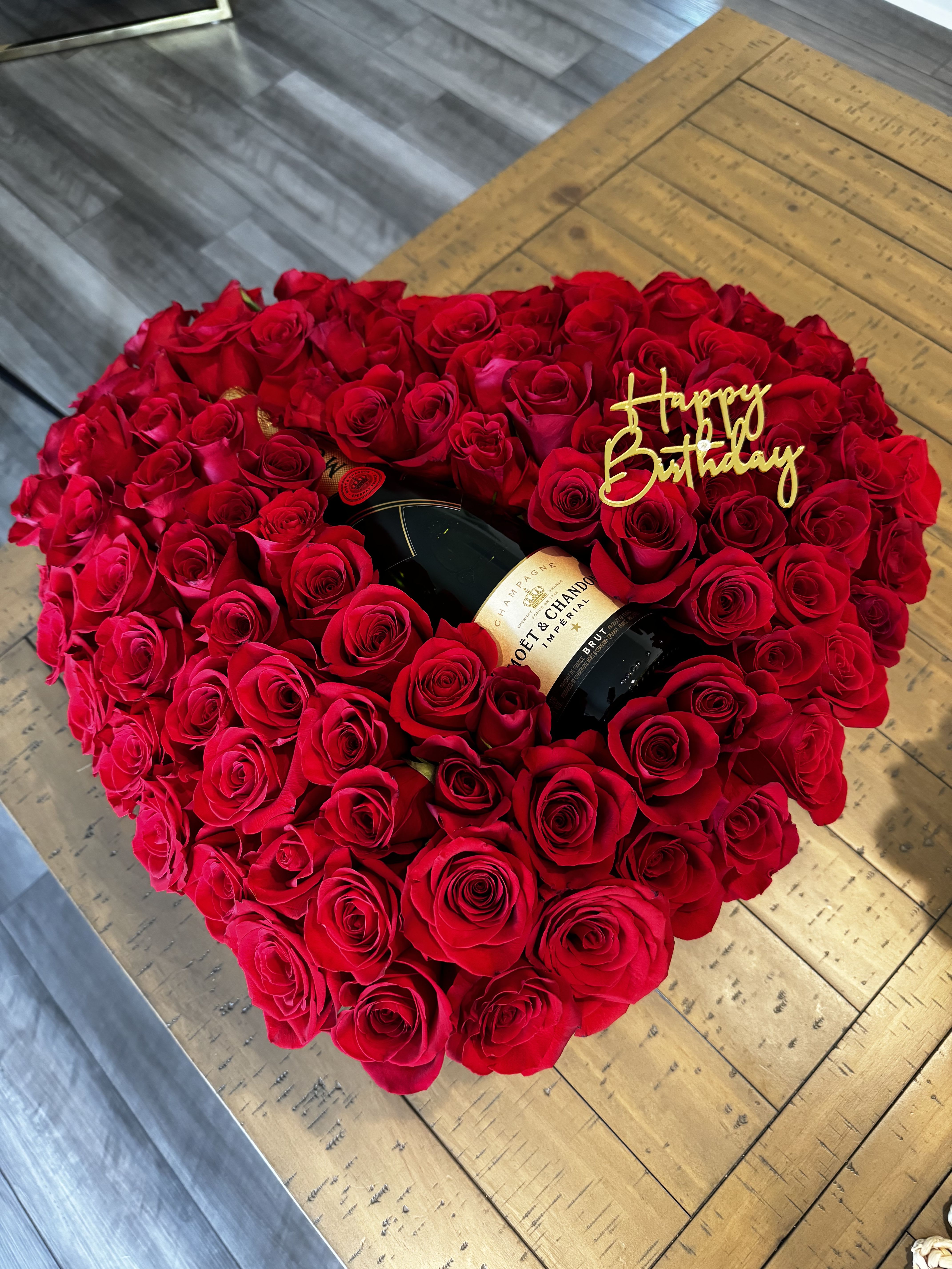 HEARTS OF ROSES AND MOET - BEAUTIFUL HEART OF 80 ROSES AND MOET BOTTLE