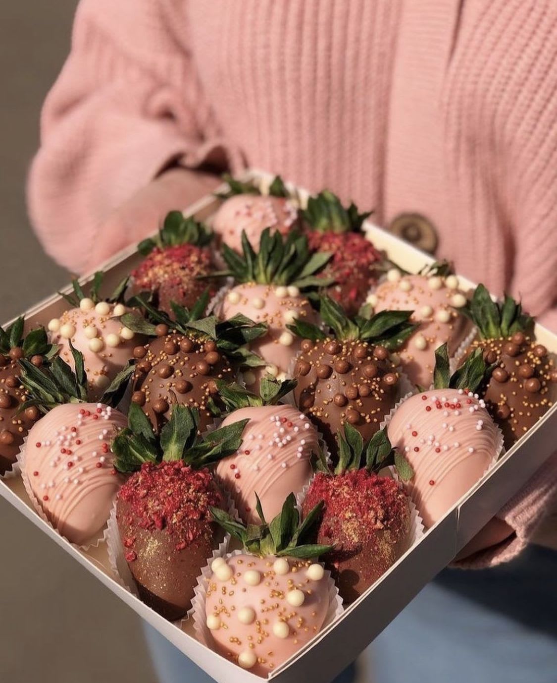 Luxury Classic Chocolate Covered Strawberry Gift Box – FIORATO Sacramento CA - A premium collection of sixteen exquisitely handcrafted strawberries, dipped in luscious rosé and classic milk chocolate, each adorned with intricate and elegant toppings. Designed to deliver a decadent, luxury tasting experience, this collection elevates any occasion and perfectly complements Fiorato’s signature floral designs.