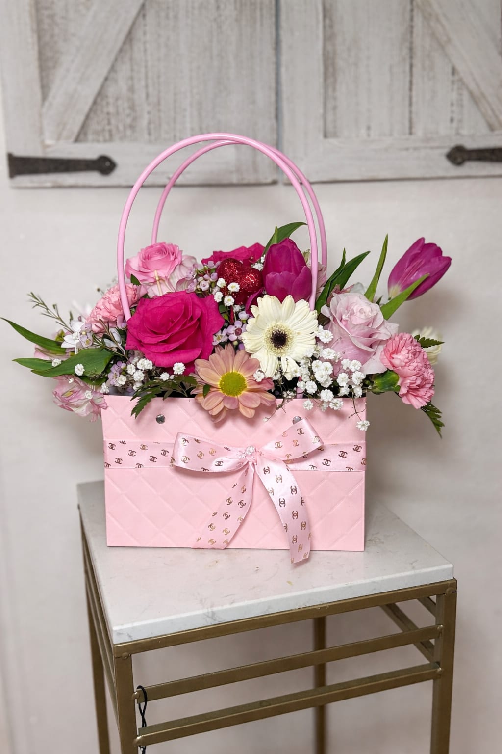 Sweetheart Purse - Sweetheart Purse is a luxury purse-shaped flower arrangement featuring fresh roses, tulips, and premium seasonal blooms artfully designed in a chic handbag-style box. This elegant floral gift is perfect for Valentine’s Day, birthdays, anniversaries, Mother’s Day, prom, or a “just because” surprise. A designer-inspired purse bouquet that delivers a stylish, feminine, and unforgettable statement piece for any special occasion.