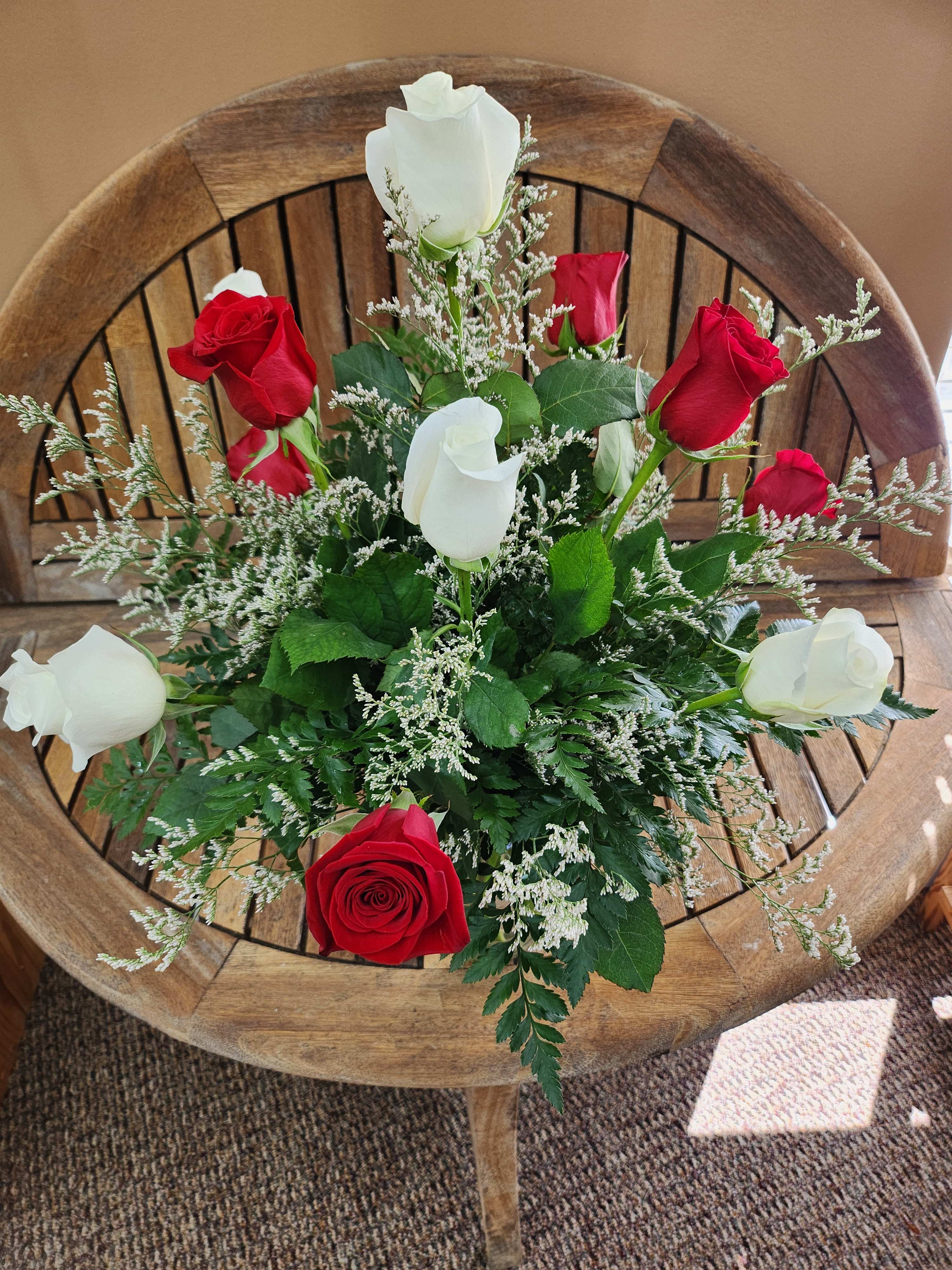 Love &amp; Elegance Rose Arrangement Of Red &amp; White Roses - 6 Red 6 white Roses Arranged In A Clear Vase With Babies Breath