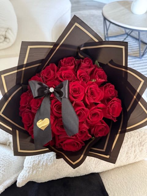 Red empire - 24 intense red roses wrapped in black paper with golden detail, a bold, elegant, and timeless design. Ecuadorian ROSES