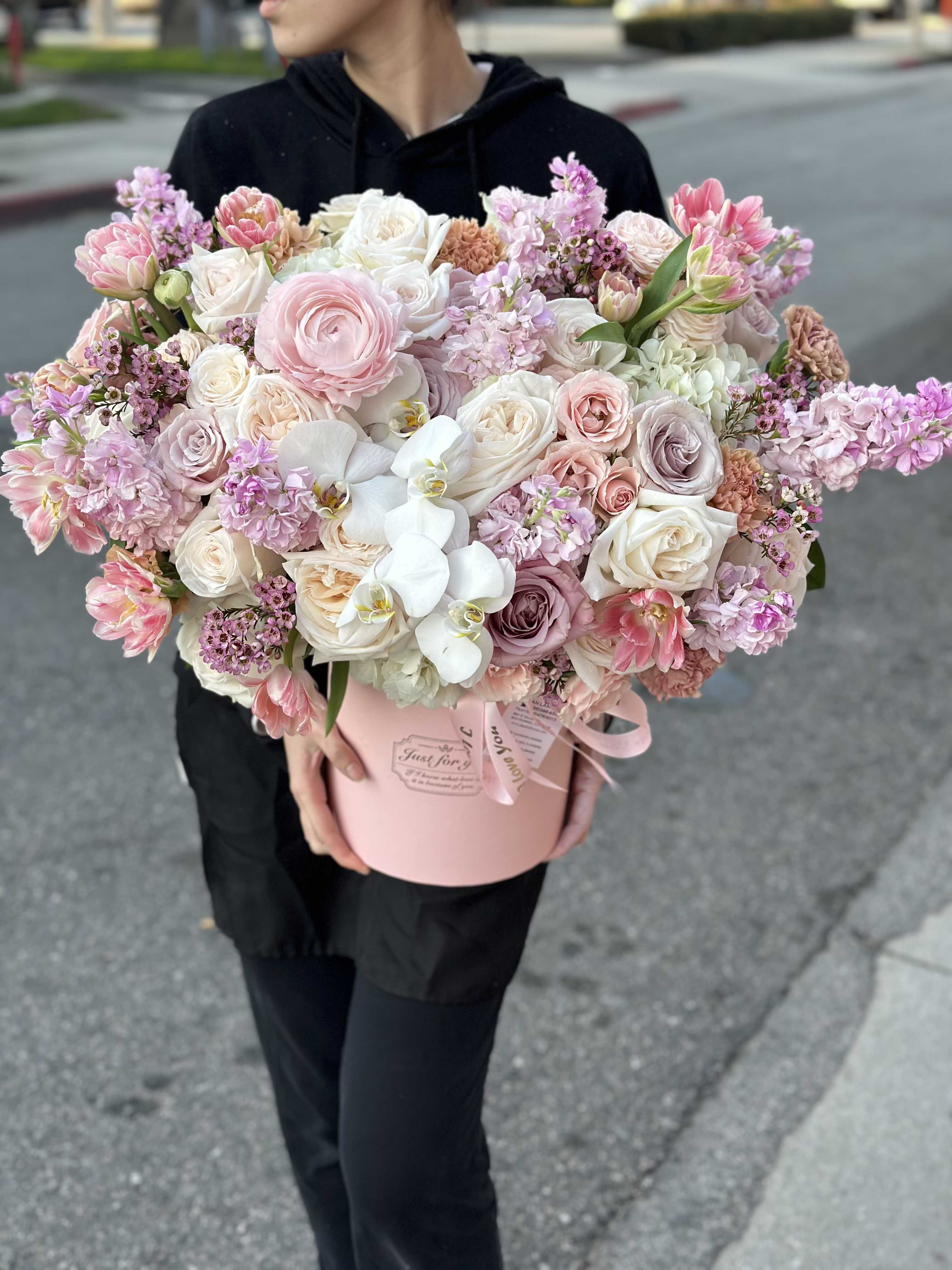 Flowerbox 01 - A dreamy blend of soft pink and pastel blooms, thoughtfully arranged in our signature flower box. Delicate tones and layered textures create a sweet, romantic look that feels gentle yet refined. Perfect for birthdays, anniversaries, Valentines or simply making someone feel loved.